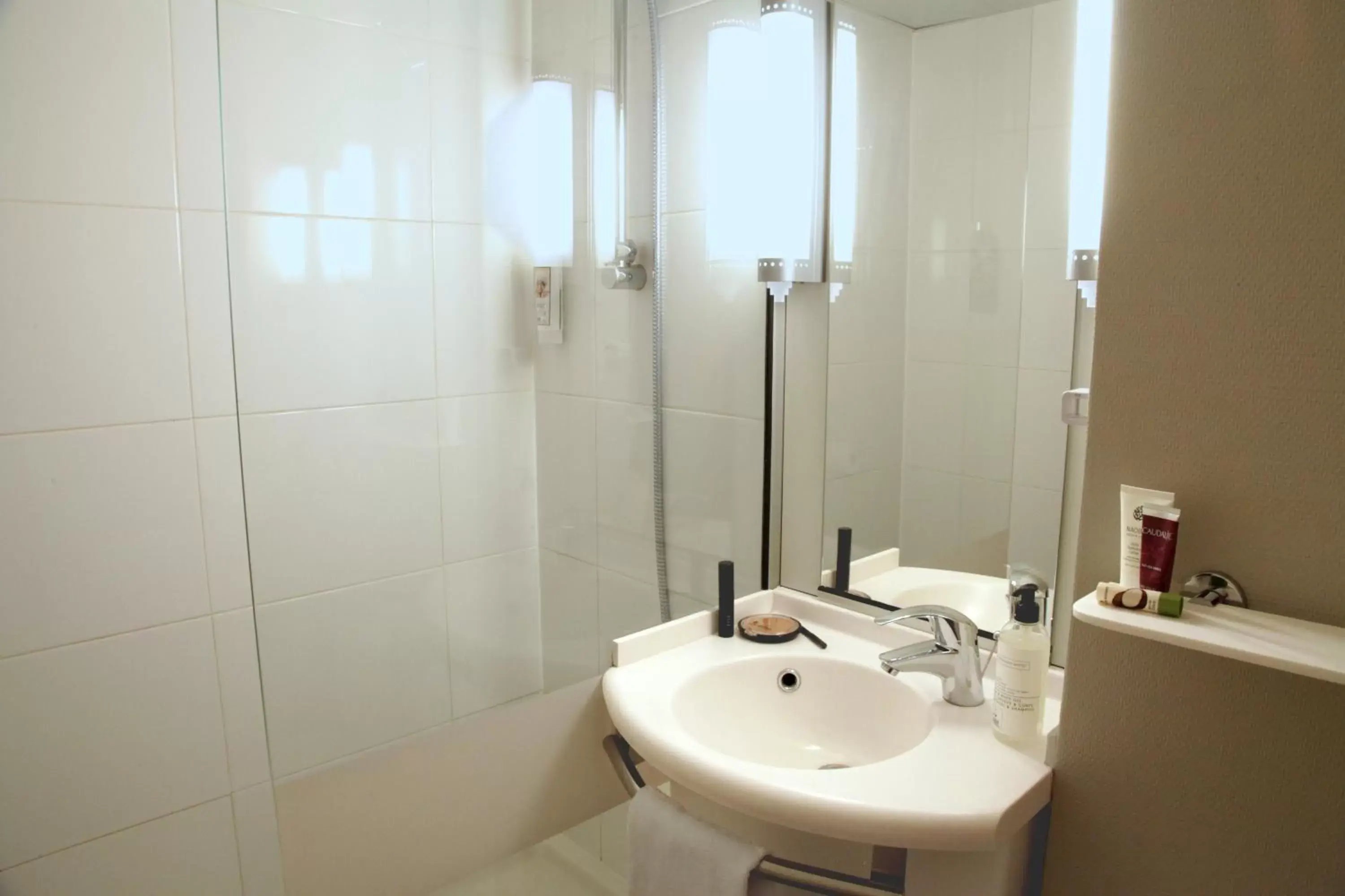 Shower, Bathroom in ibis Quimper