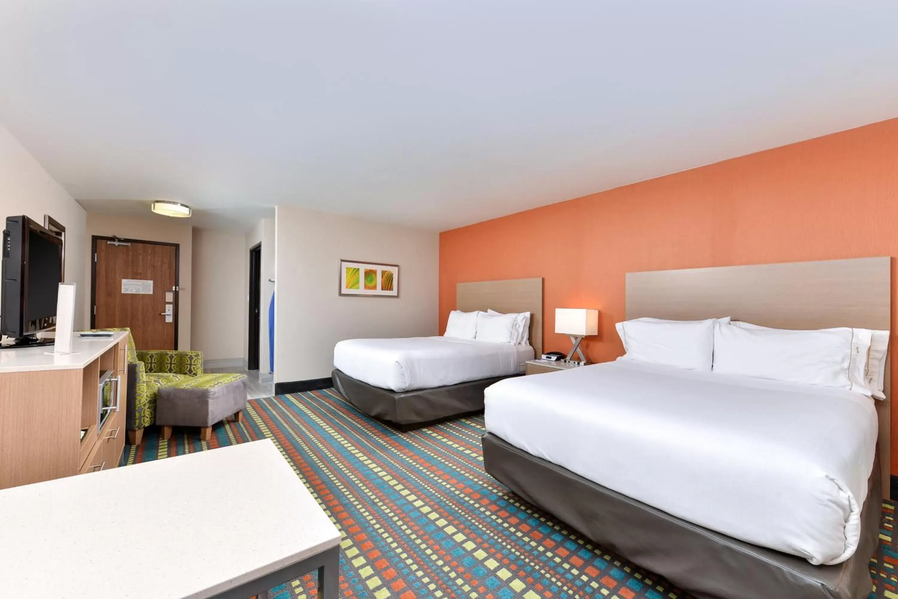 Bed in Holiday Inn Express Albuquerque N - Bernalillo, an IHG Hotel
