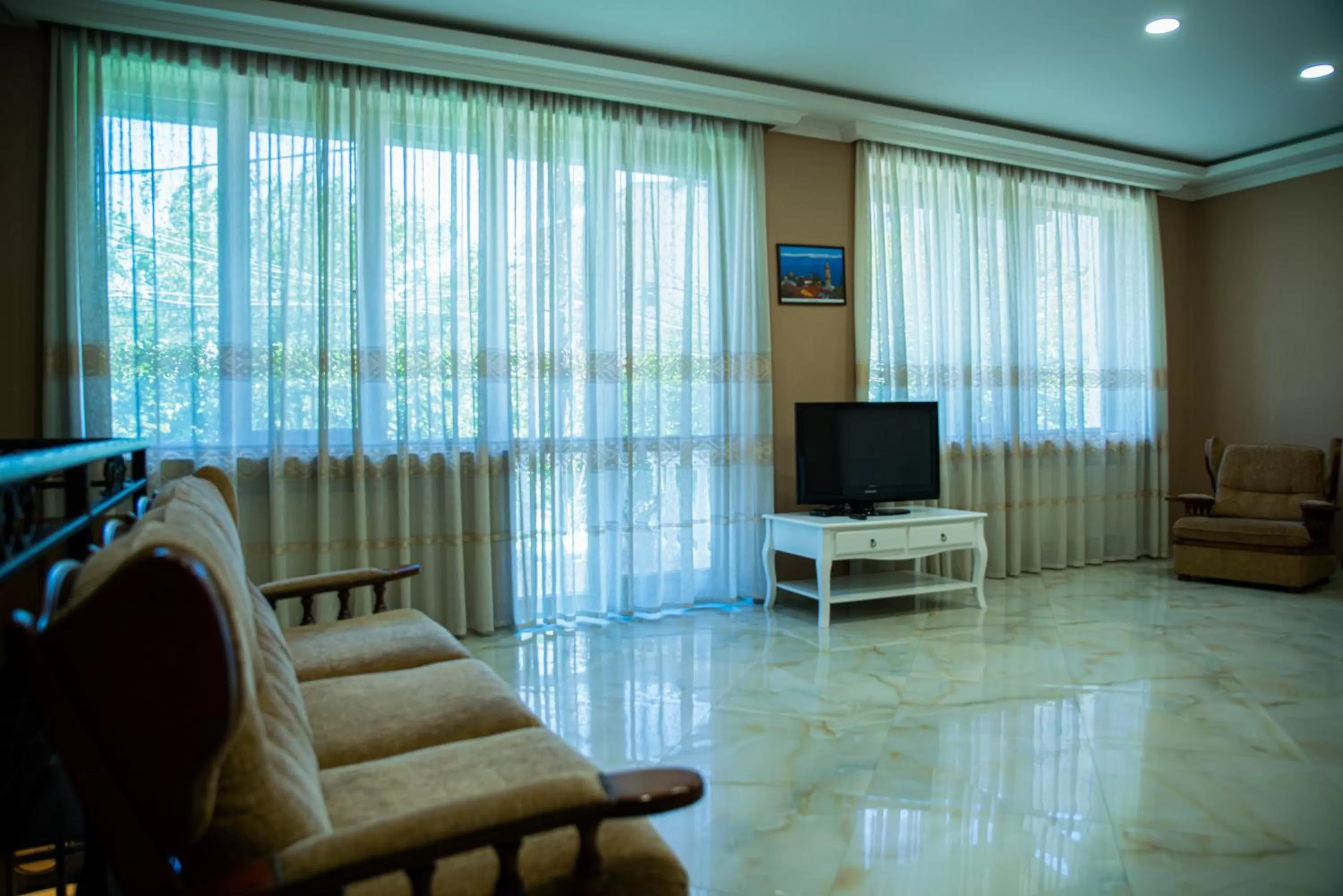 Facade/entrance, TV/Entertainment Center in Midtown-Vera