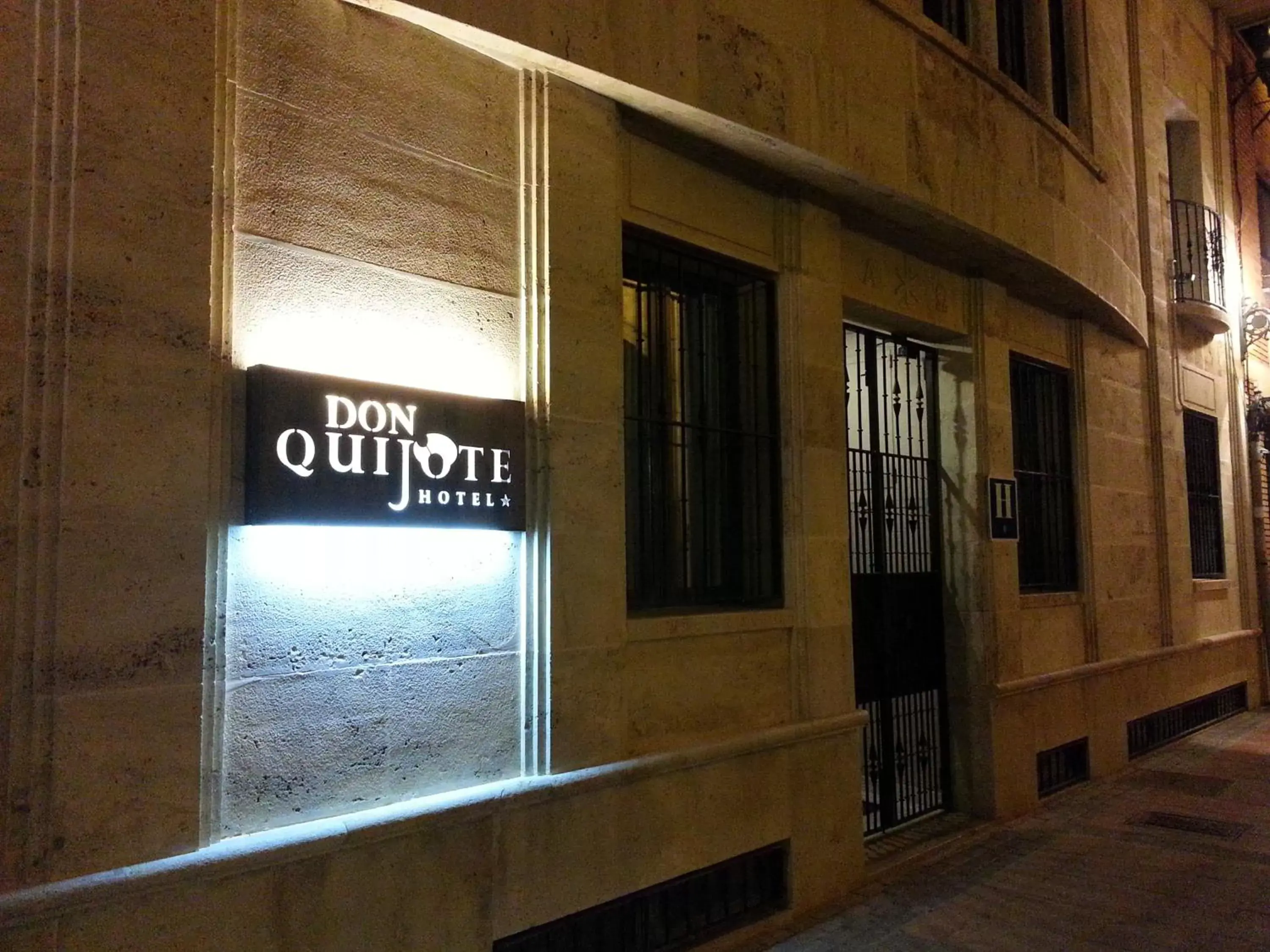Property building in Hospedería Hotel Don Quijote