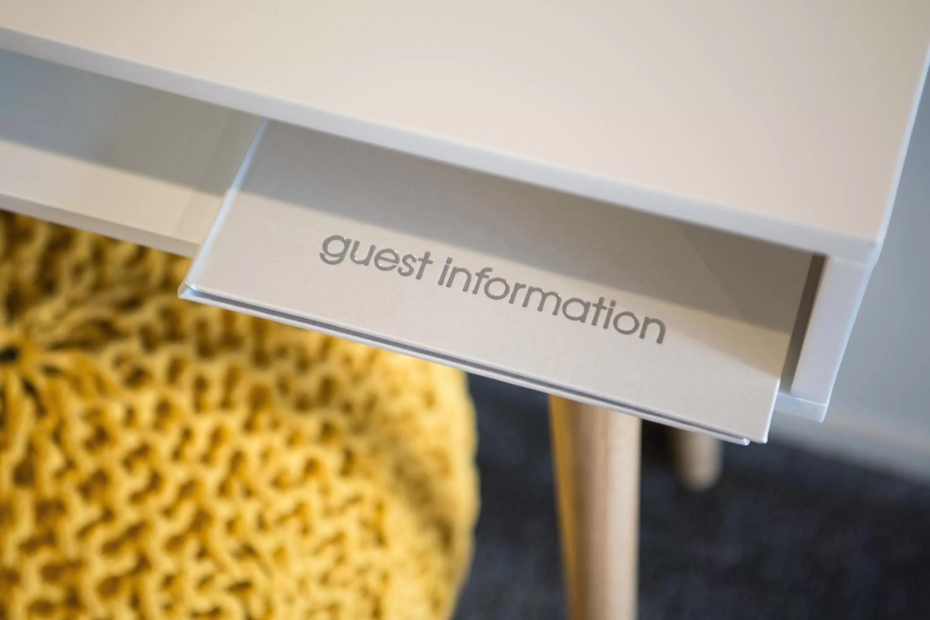 Decorative detail in Boulevard Waters