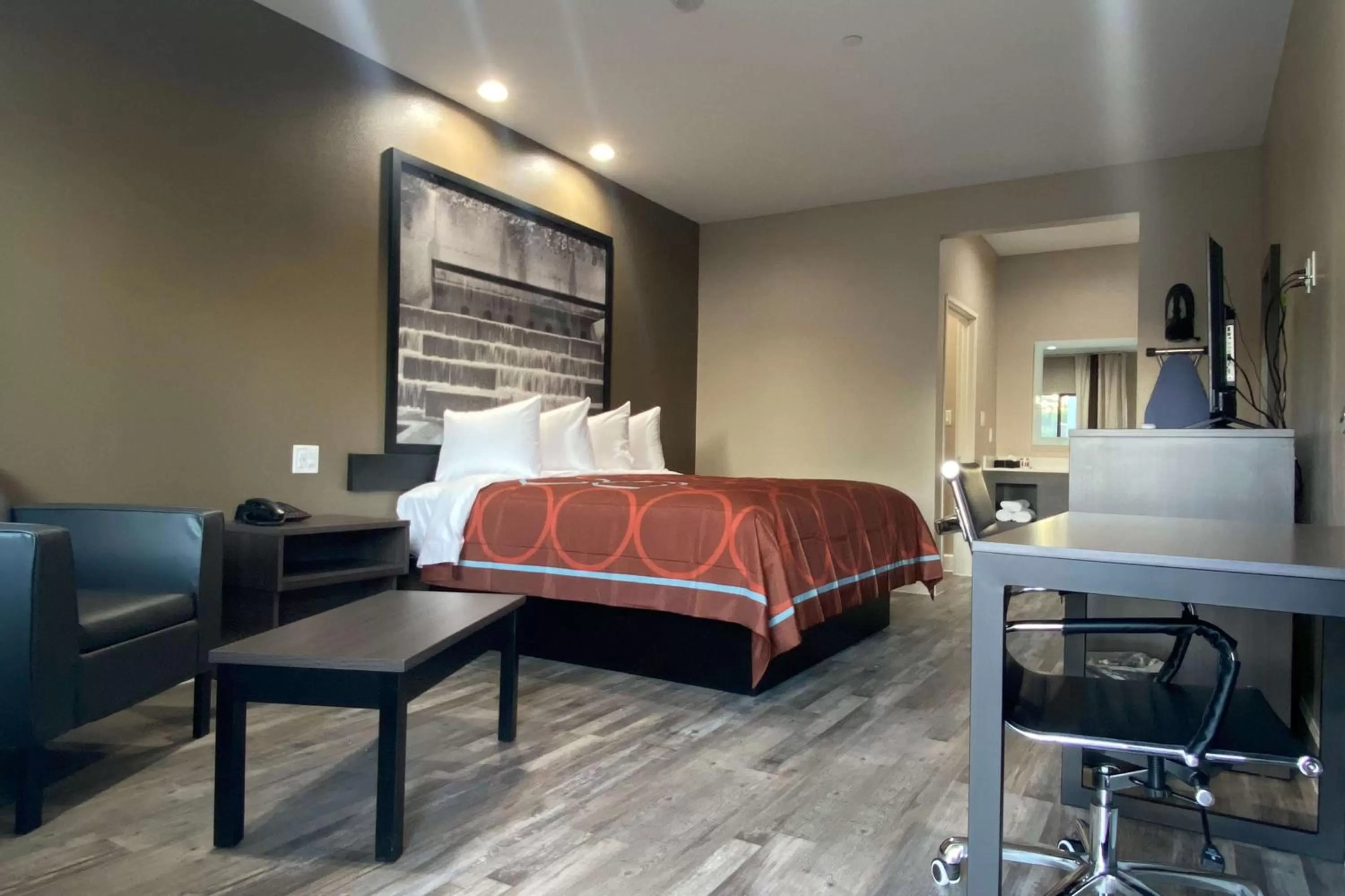 Photo of the whole room, Bed in Super 8 by Wyndham Houston NW Beltway 8-West Rd