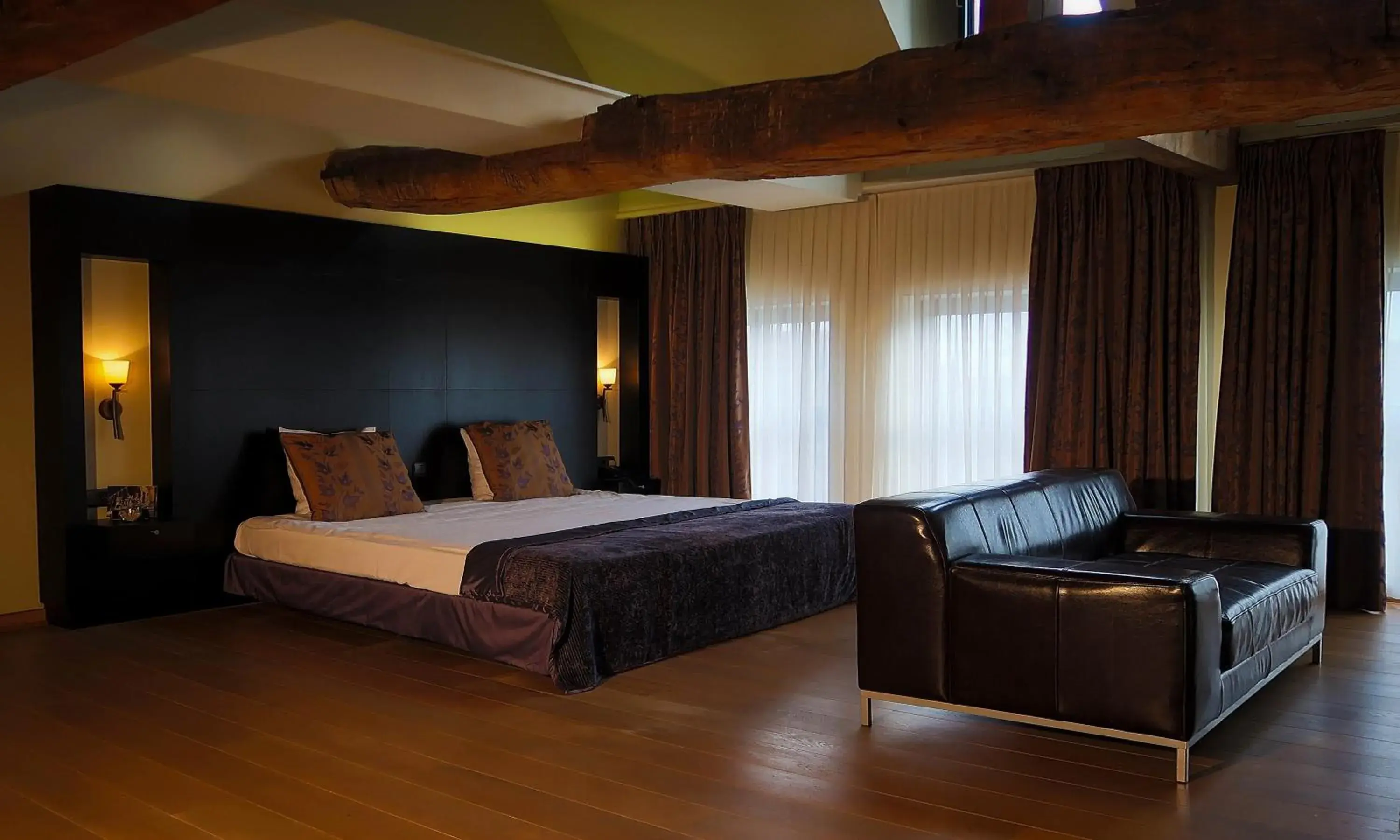 Bedroom, Bed in Hotel Van Eyck