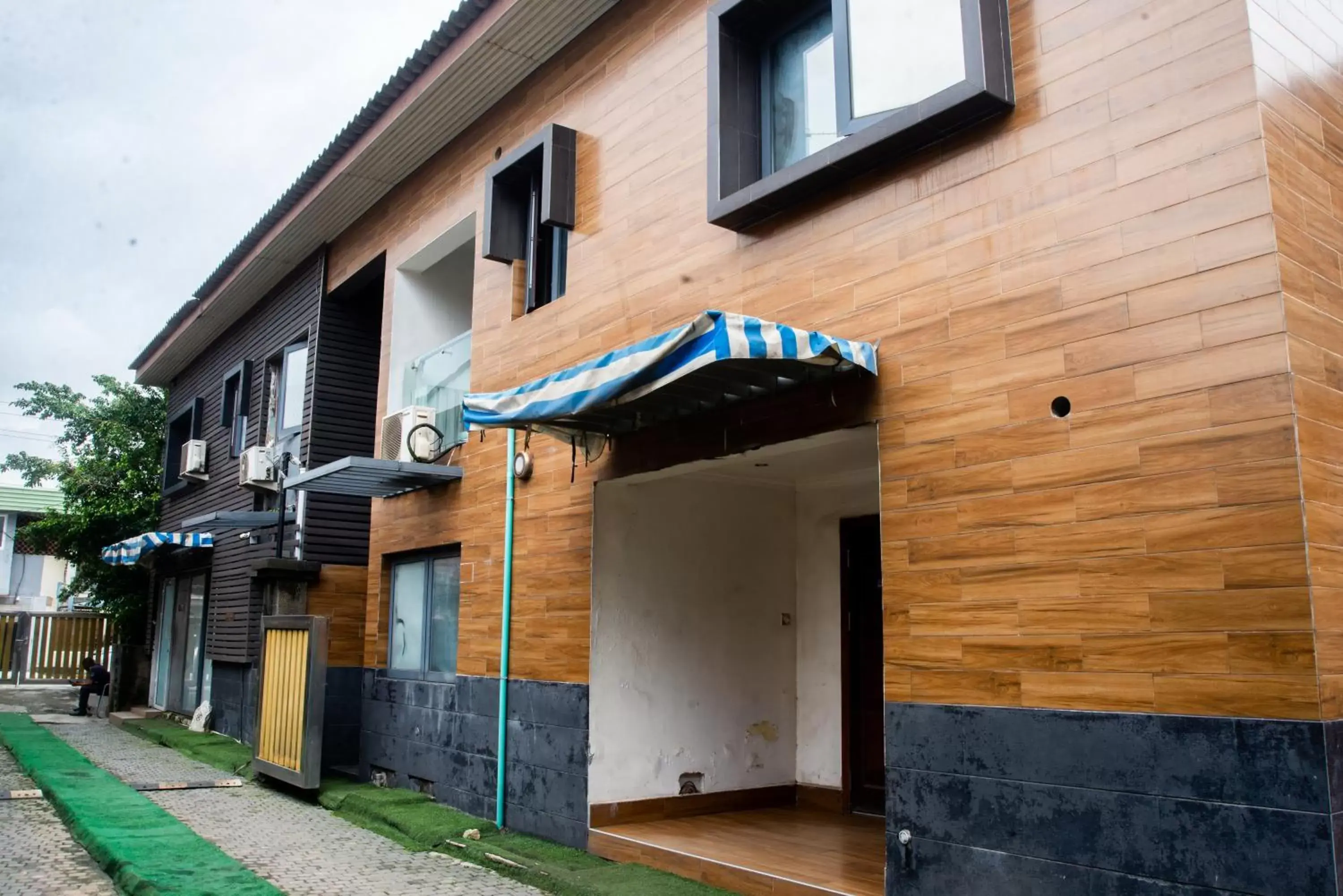 Property building in Sese Cottage Property building in Sese Cottage