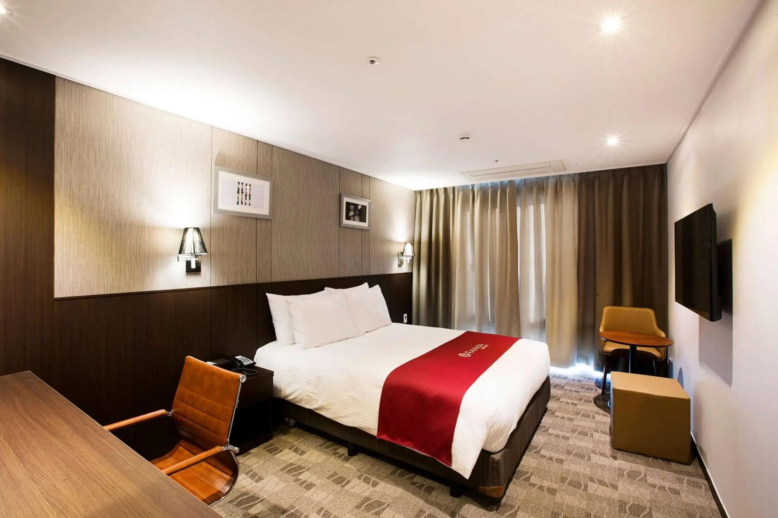 Photo of the whole room, Bed in Ramada Jeju City Hall