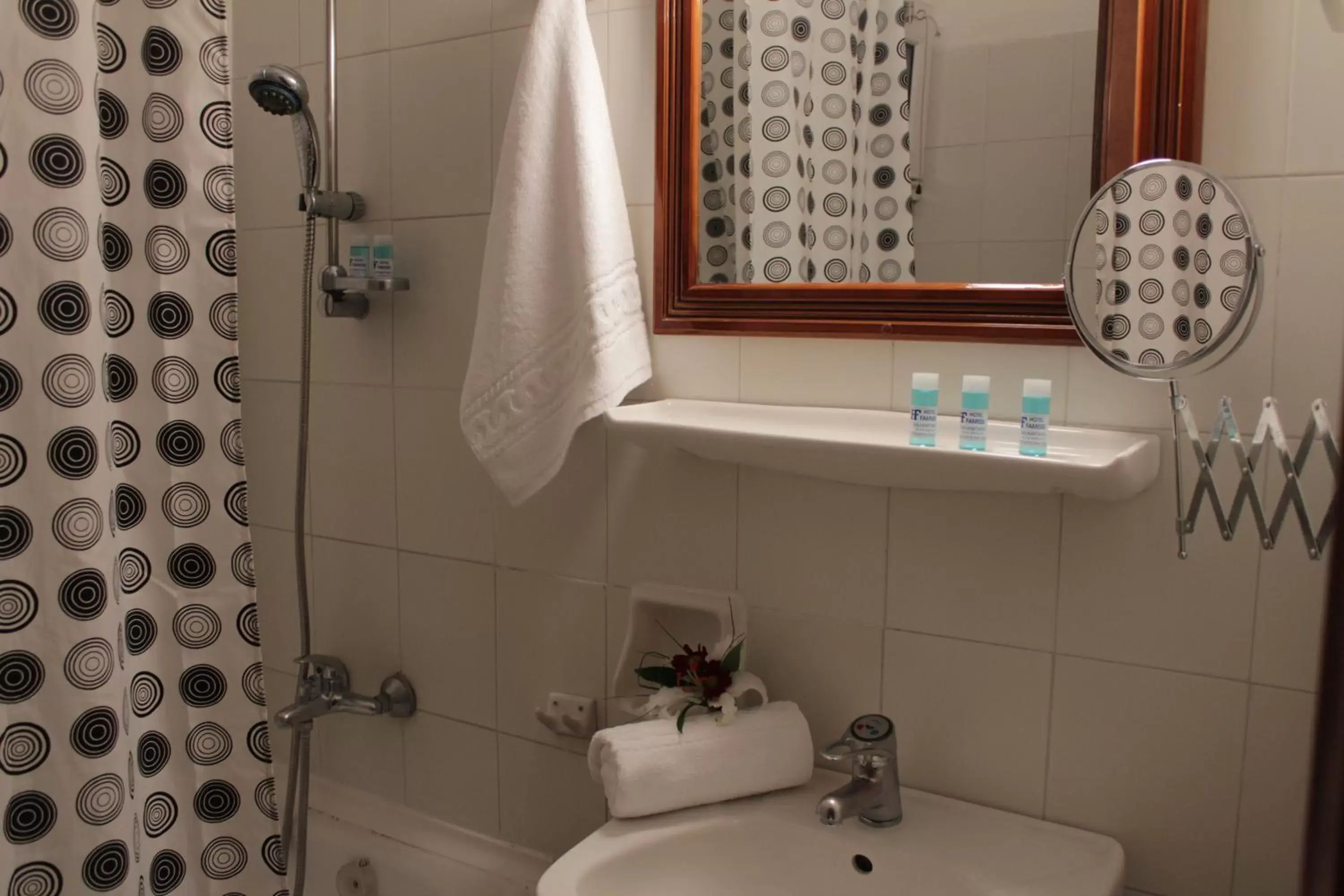 Bathroom in Famissi Hotel