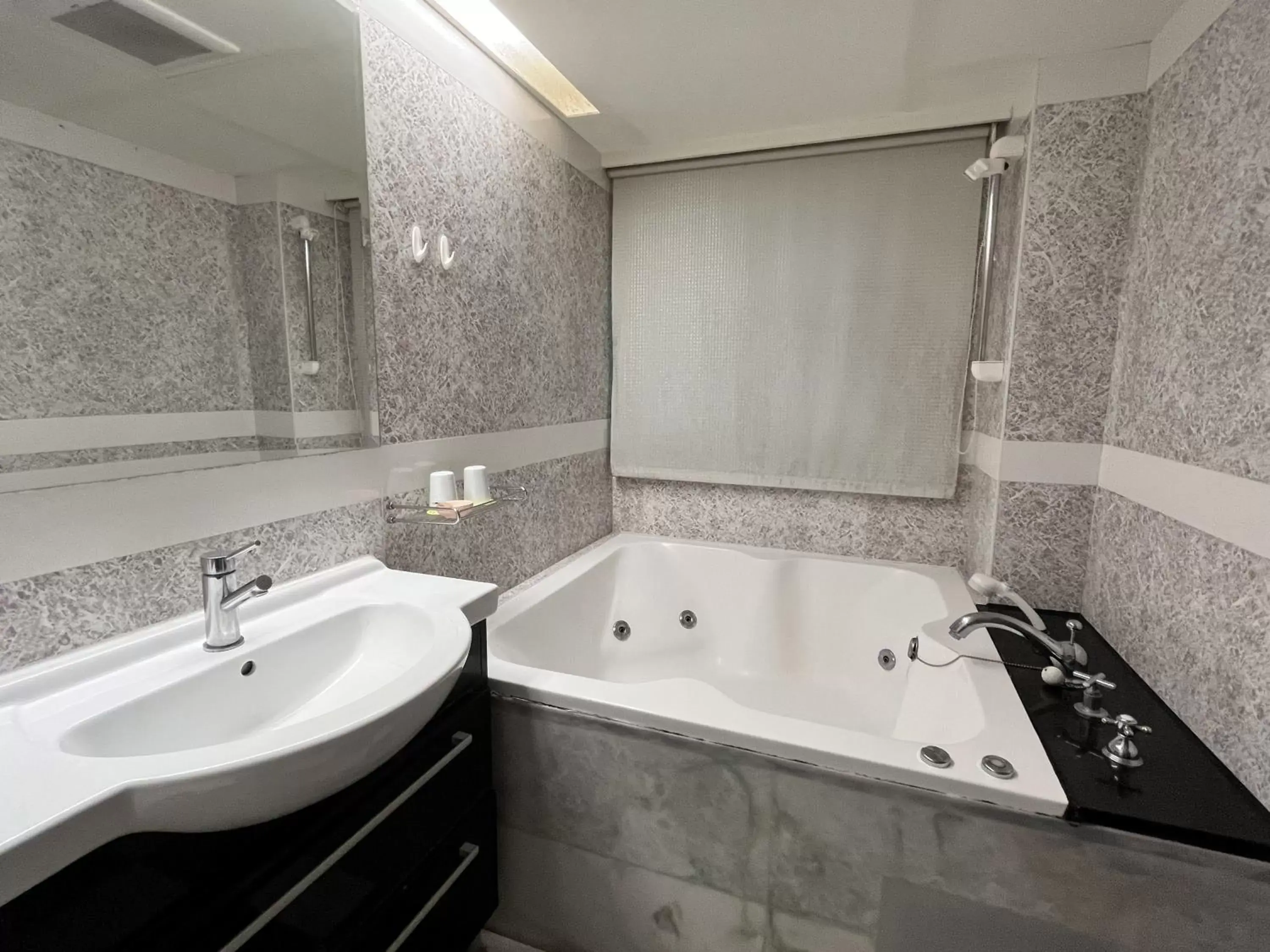 Bath, Bathroom in Guide Hotel Taipei Xinyi