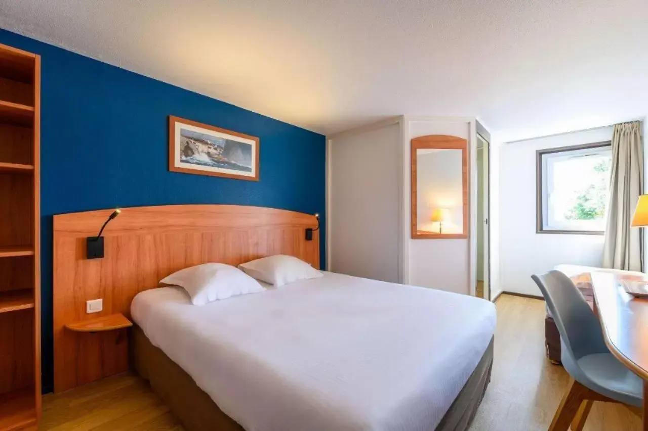 Bed in Comfort Hotel Evreux