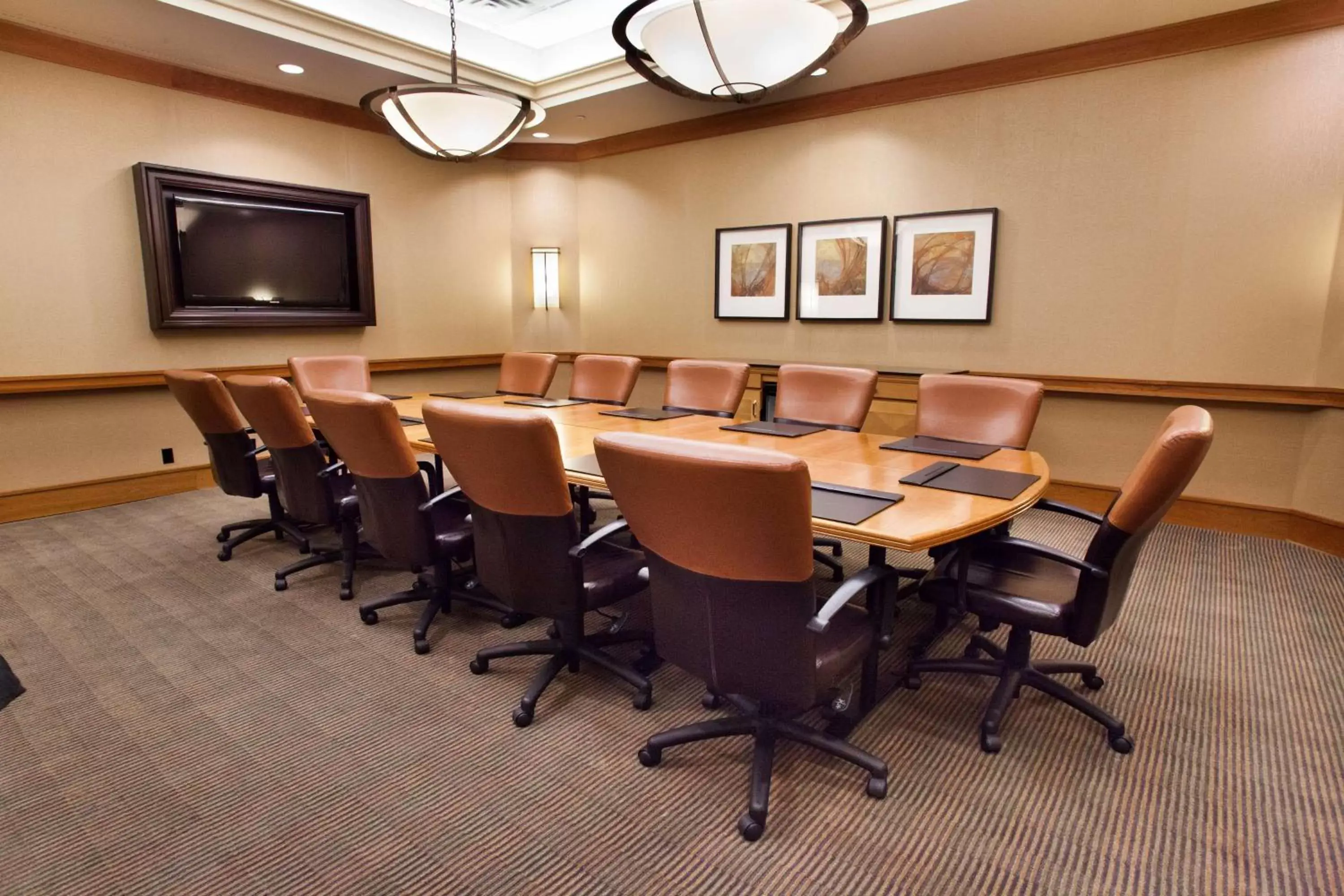 Meeting/conference room in Hilton Suites Chicago/Oakbrook Terrace