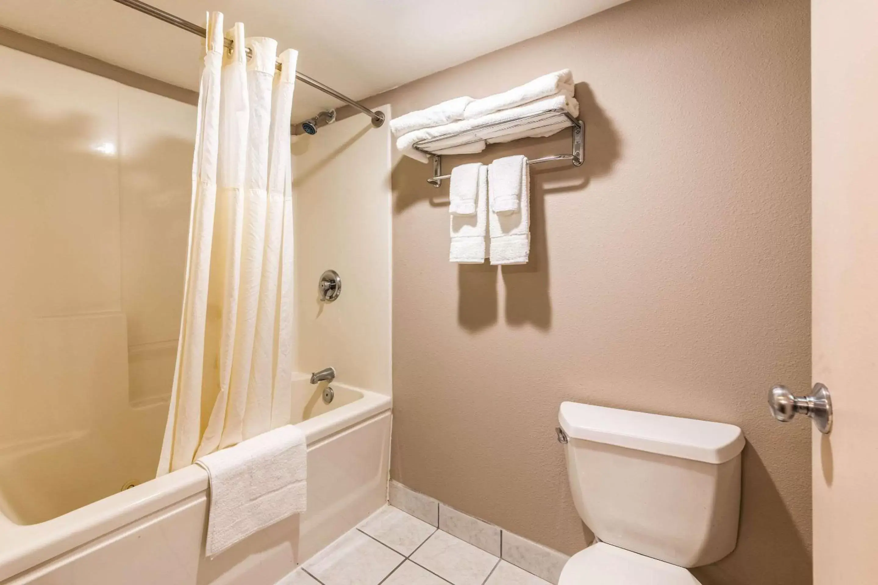 Bathroom in Lake Norman Inn and Suites