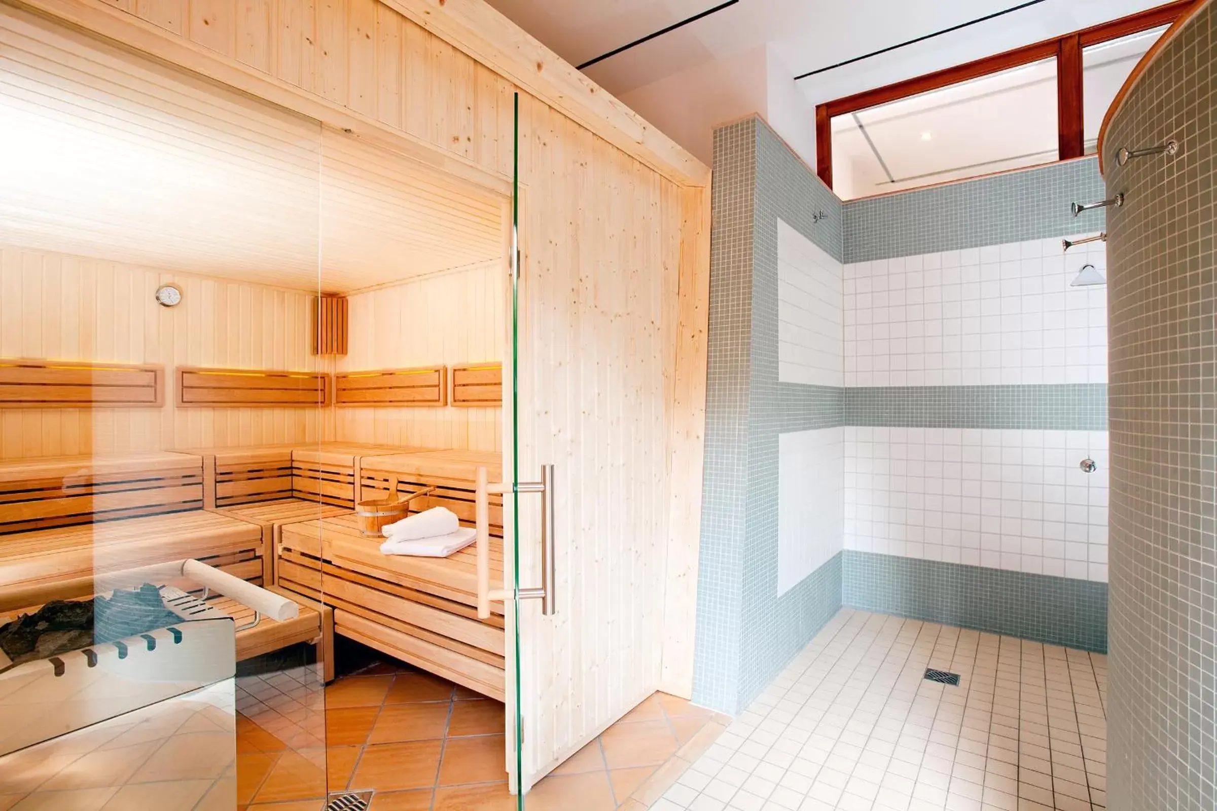 Shower, Bathroom in Vienna House by Wyndham Remarque Osnabrück