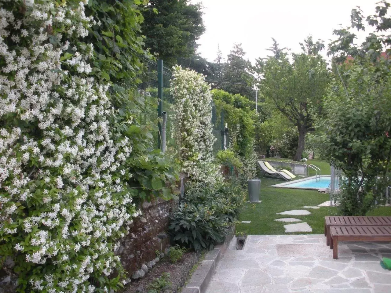 Swimming Pool in B&B Casa Cantoniera