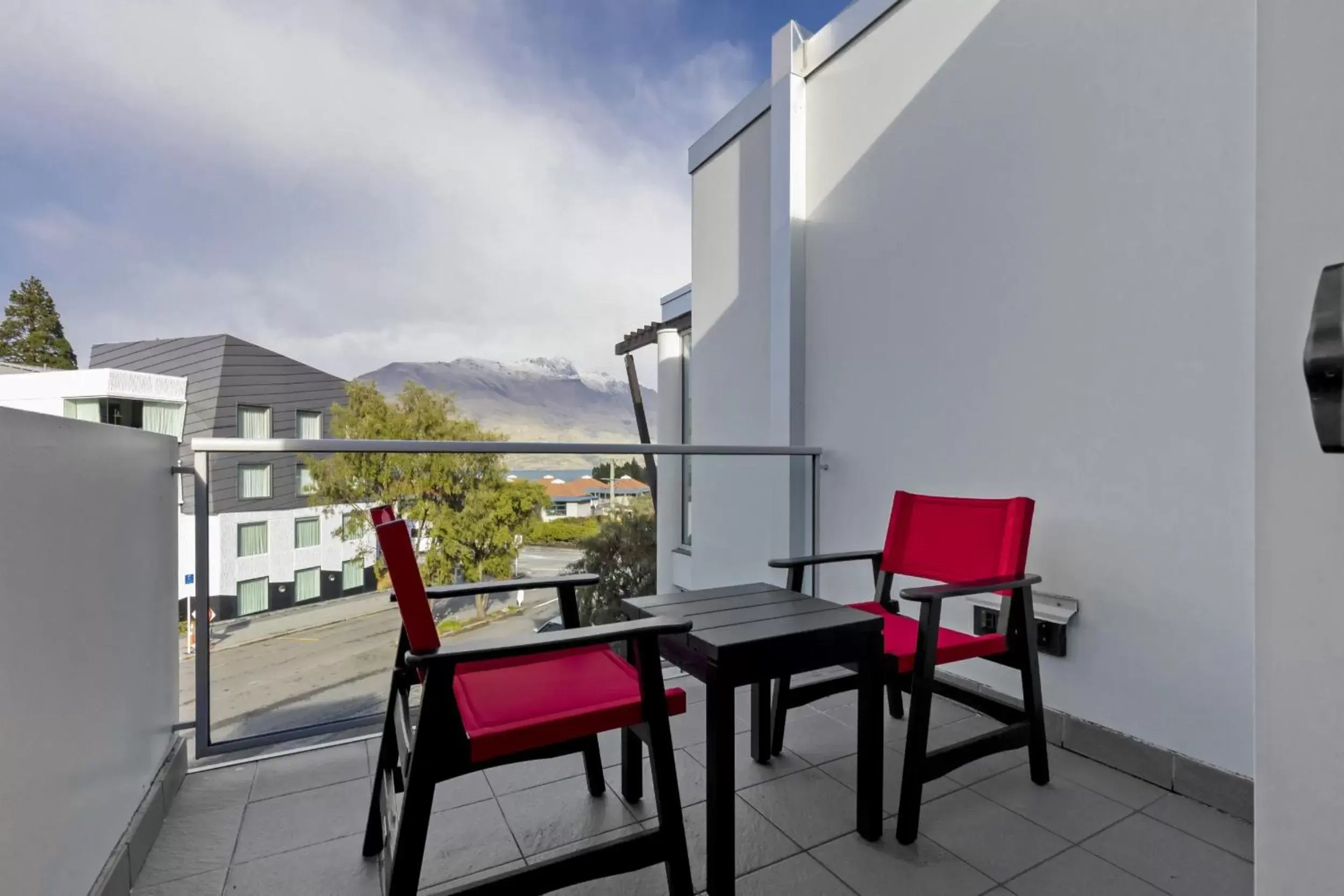 Patio, Balcony/Terrace in Scenic Suites Queenstown