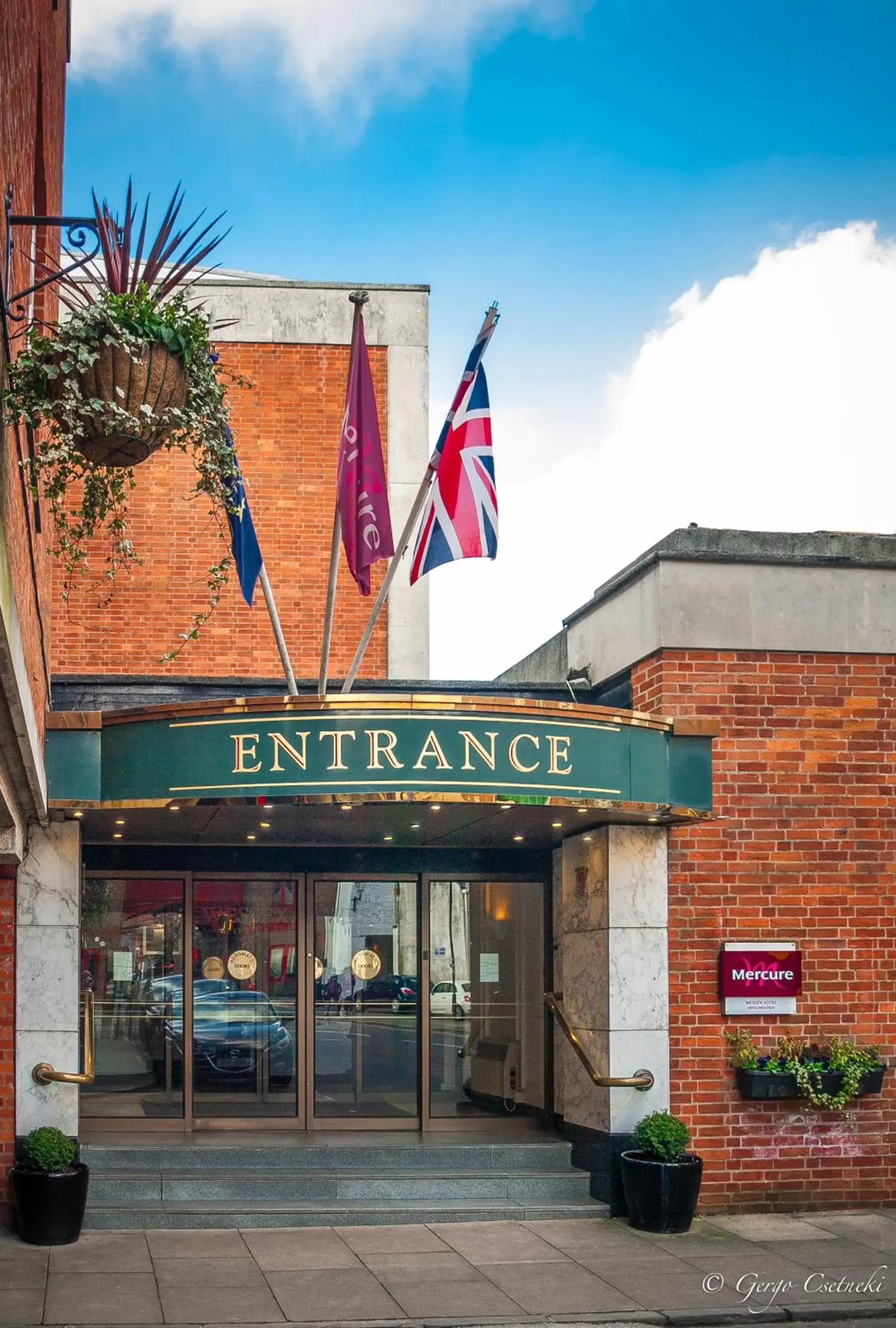 Facade/entrance in Mercure Winchester Wessex Hotel