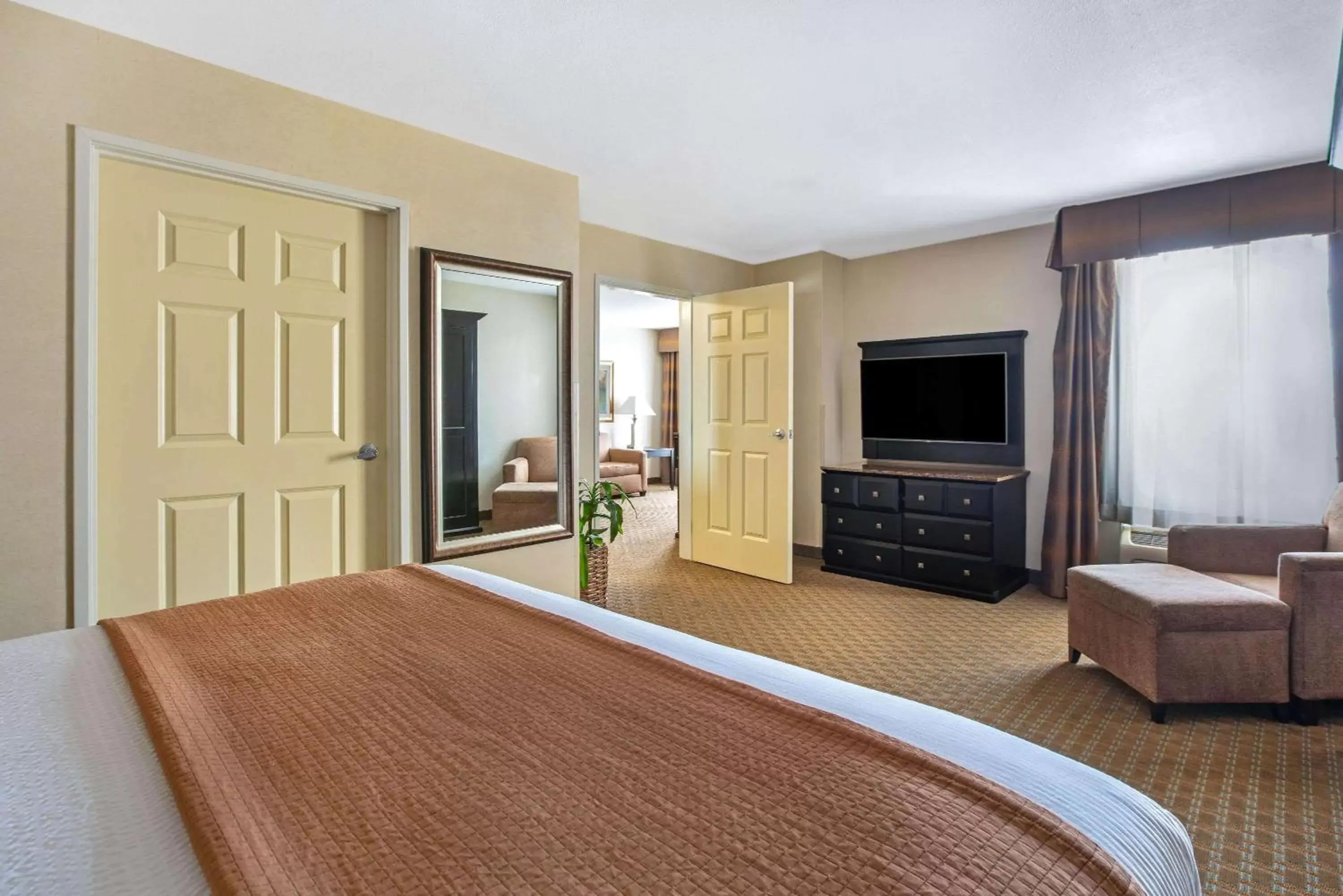 Two-Room King Suite - Non-Smoking in La Quinta by Wyndham Paso Robles