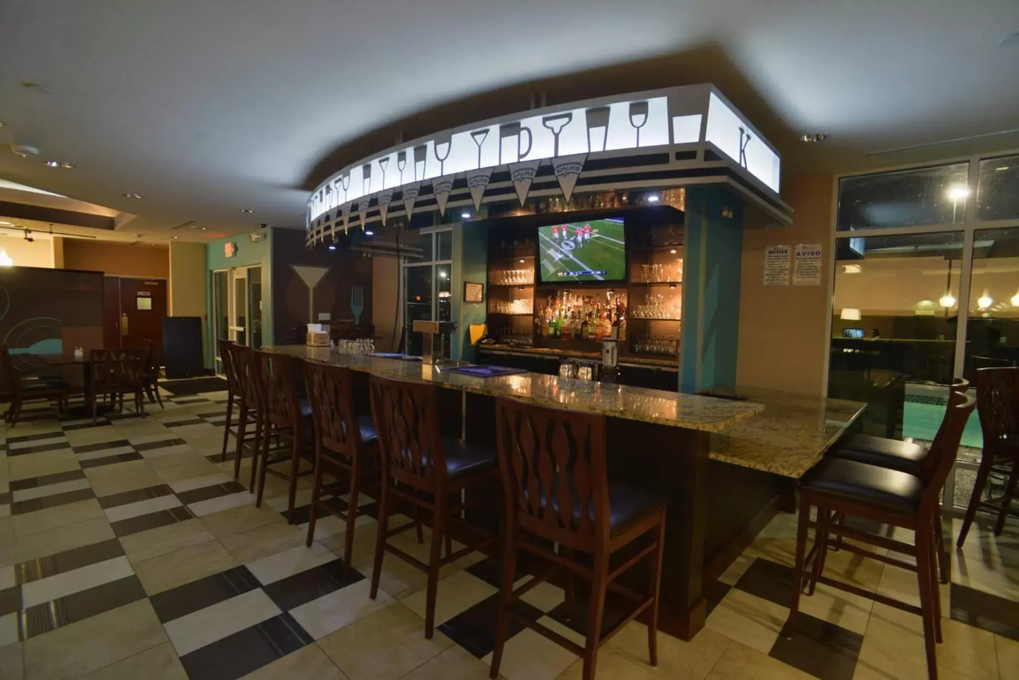 Lounge or bar, Restaurant/Places to Eat in Holiday Inn Hotel & Suites Northwest San Antonio, an IHG Hotel