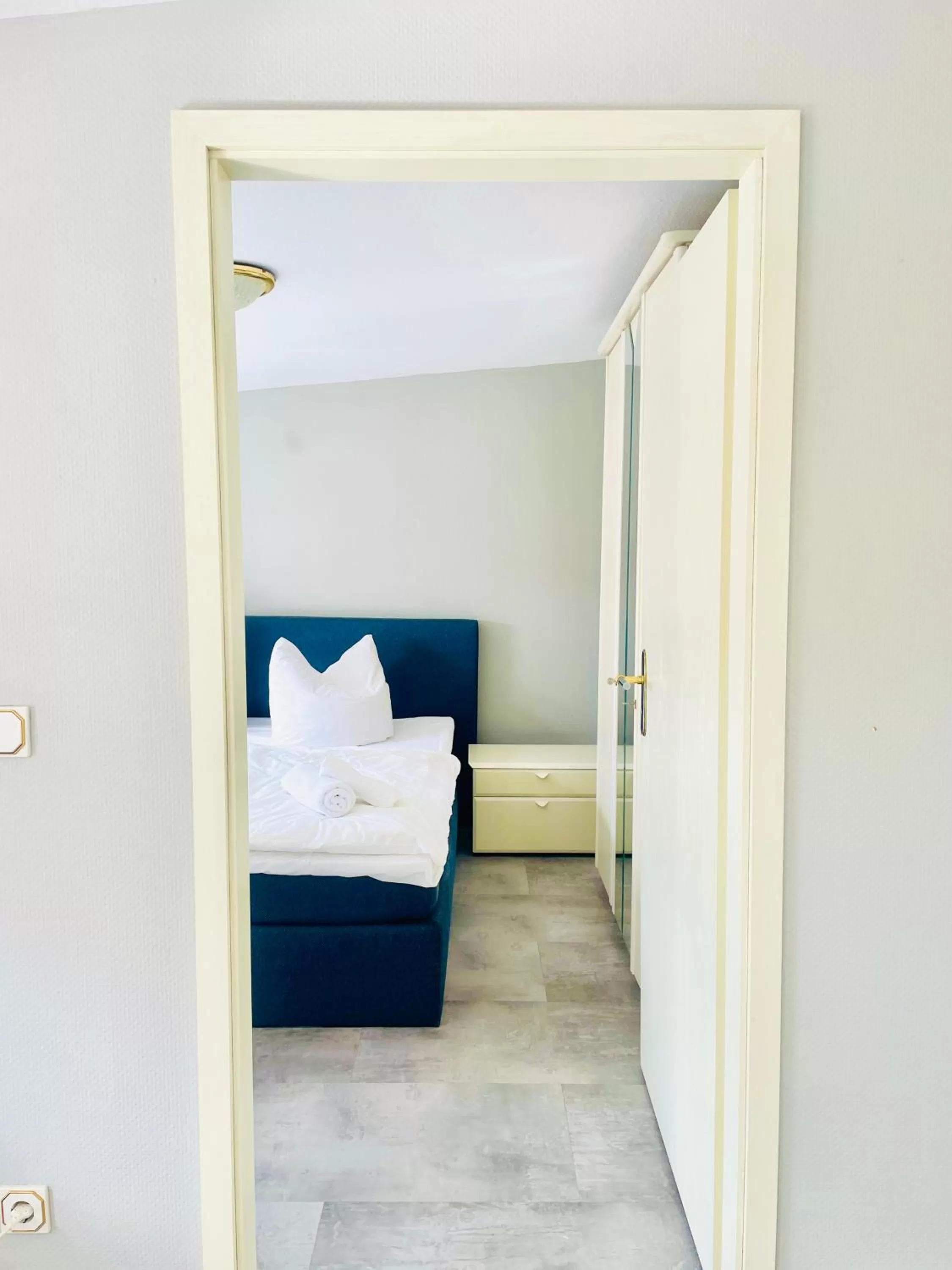 Bed in Saale, Marktplatz Zentrum, Apartmenthaus am Dom von Plant Room