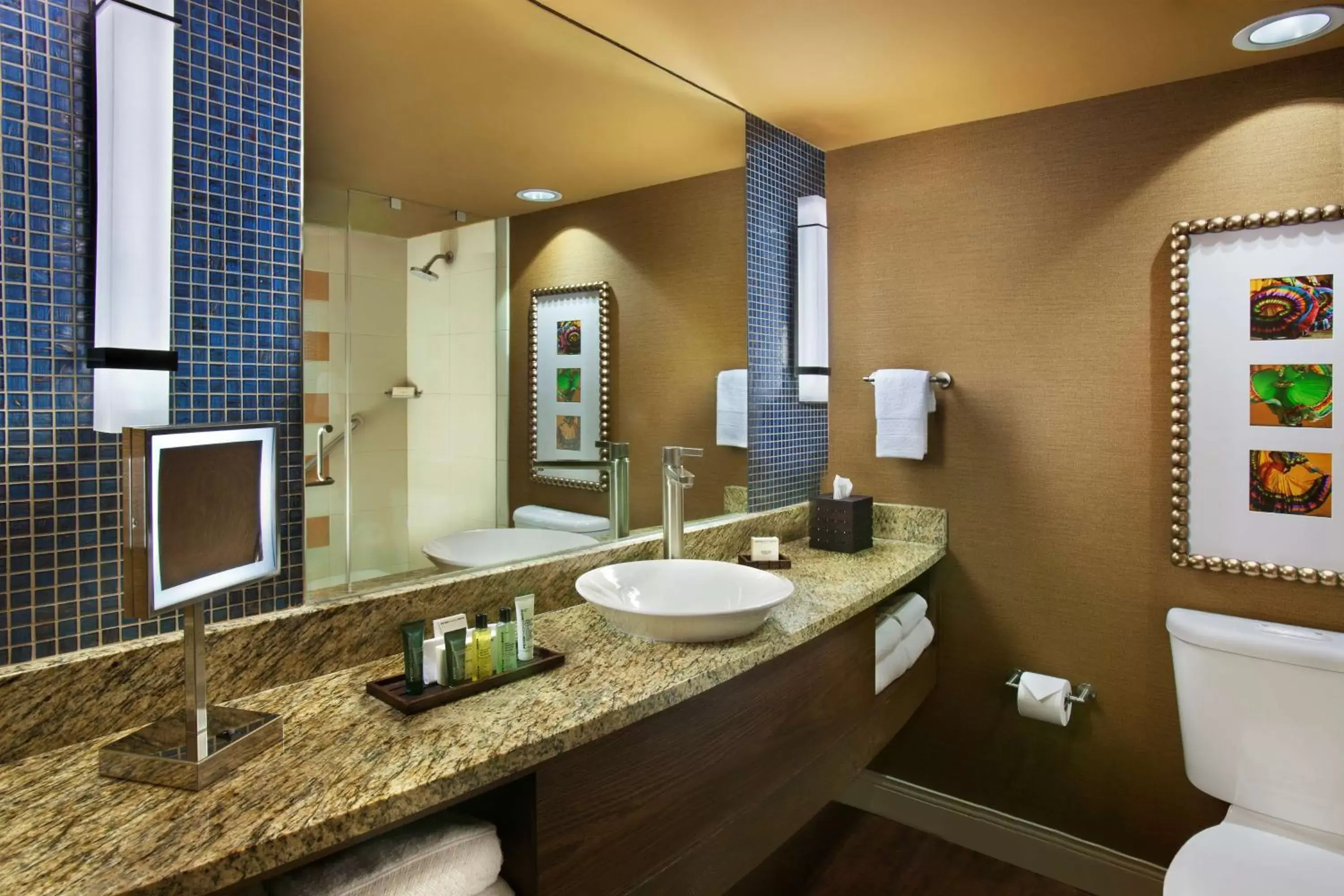 King Room in Hilton Palacio del Rio King Room in Hilton Palacio del Rio