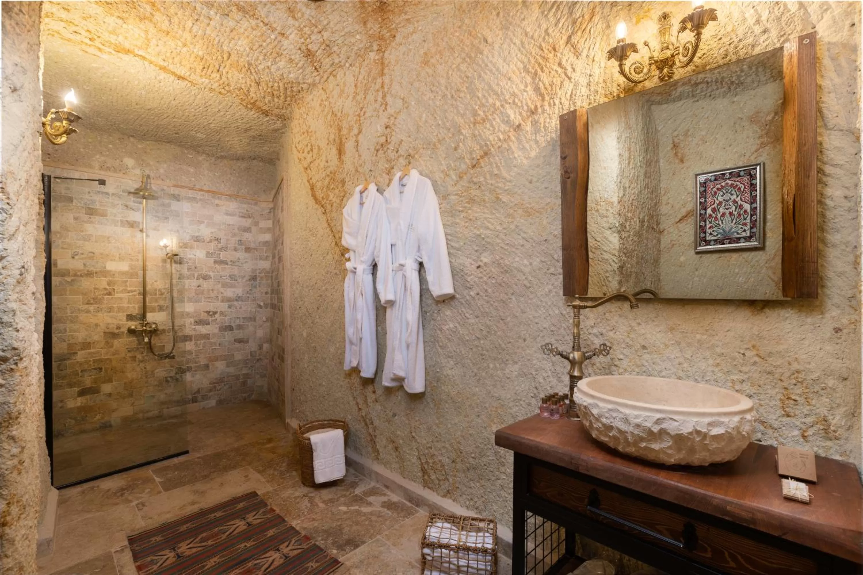 Shower in Kayata Cave Suites Special Class