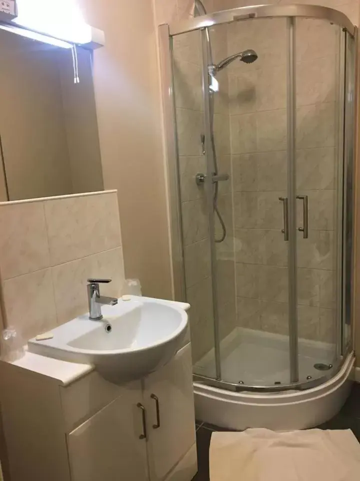 Bathroom in The Fitzwilliam Arms Hotel