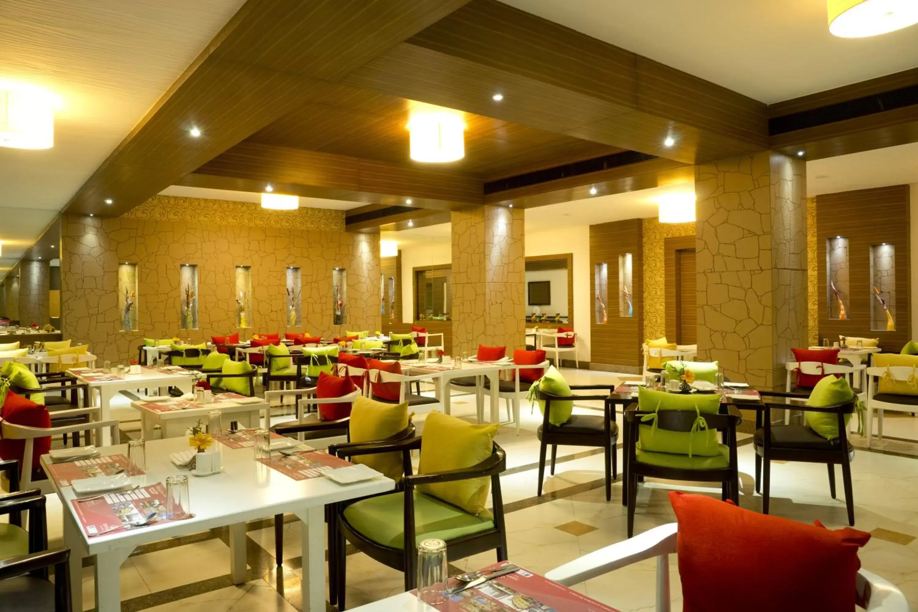 Restaurant/Places to Eat in Poppys Hotel Madurai