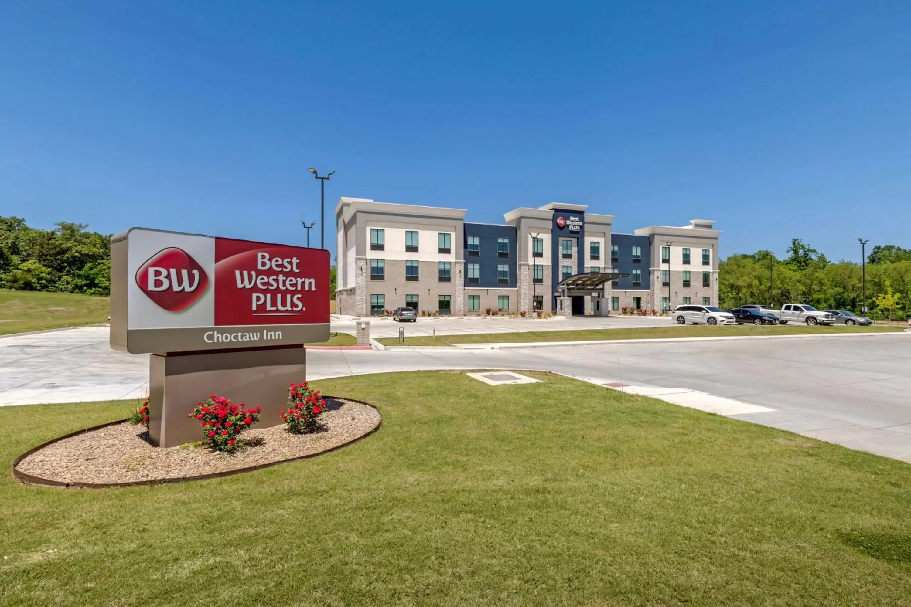 Property building in Best Western Plus Choctaw Inn & Suites Property building in Best Western Plus Choctaw Inn & Suites