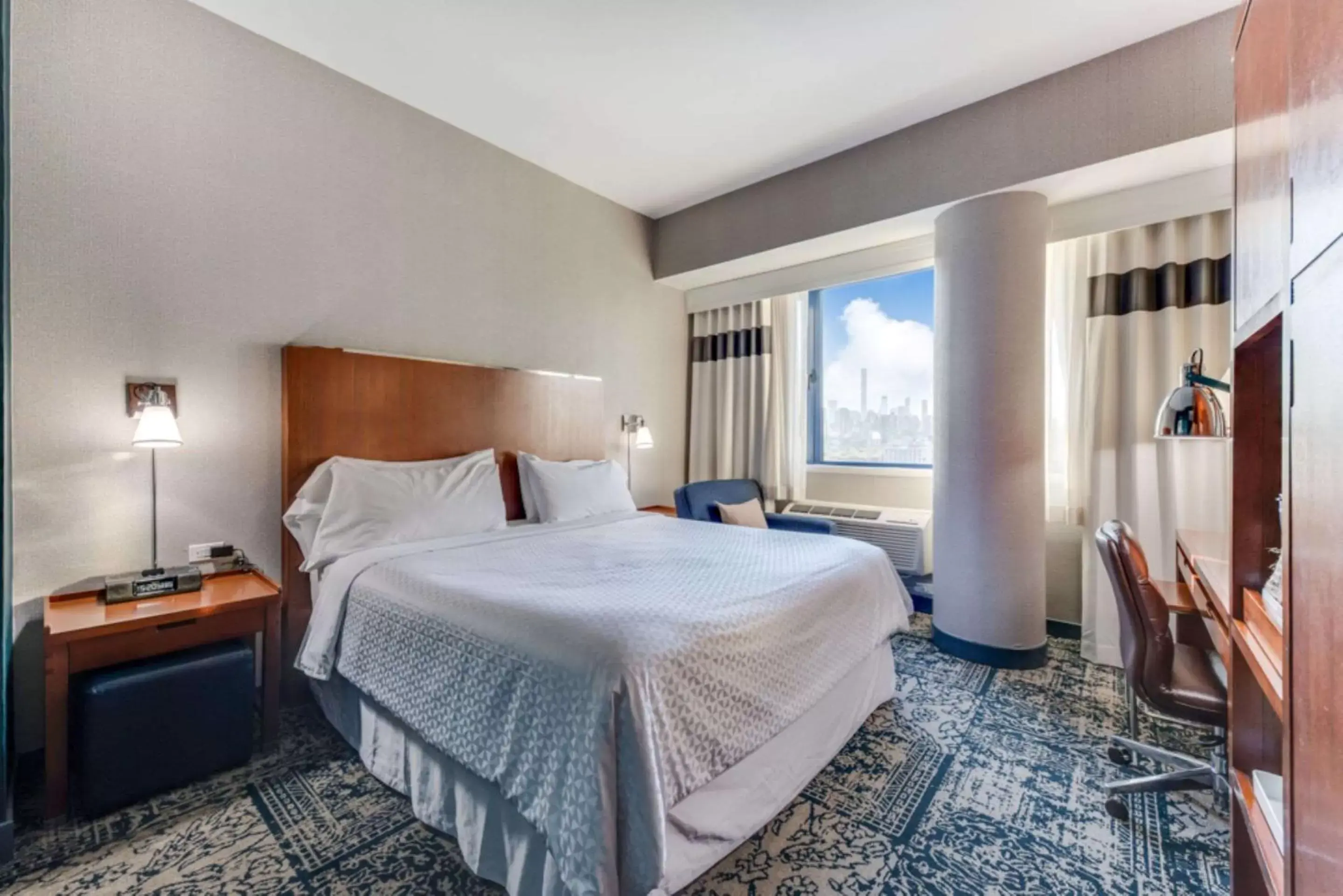 Bedroom, Bed in Vista LIC Hotel, Premier Collection by Best Western Bedroom, Bed in Vista LIC Hotel, Premier Collection by Best Western