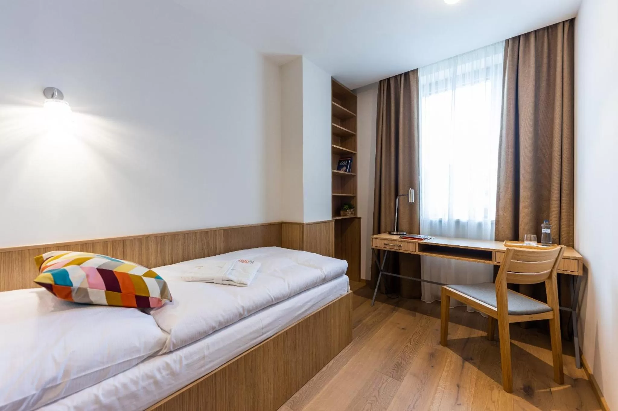 Photo of the whole room, Bed in RAJ zdravia