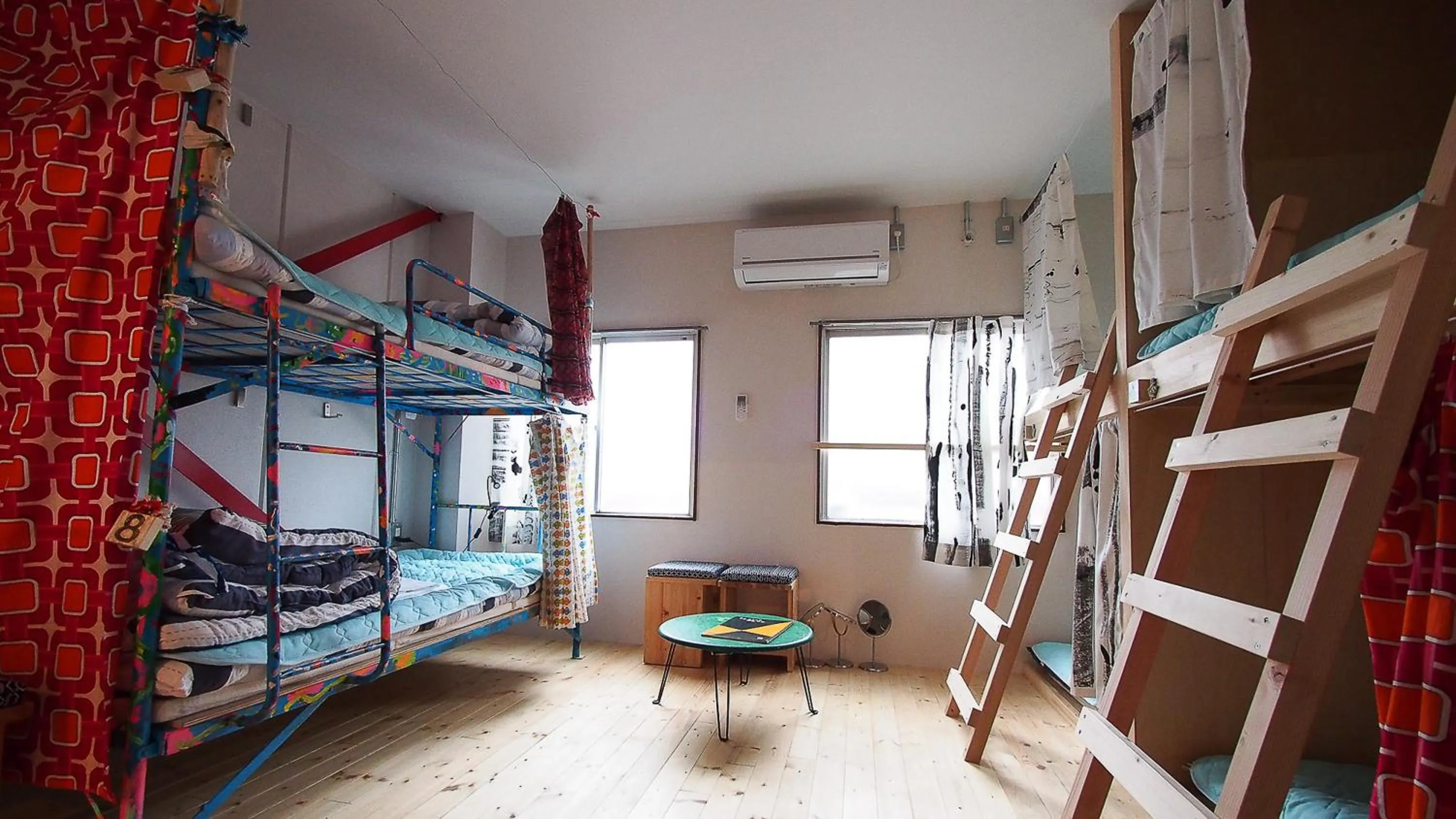 Bed in 8-Bed Mixed Dormitory Room in Kamagasaki University of the Arts Cafe Garden Guest House aka Cocoroom