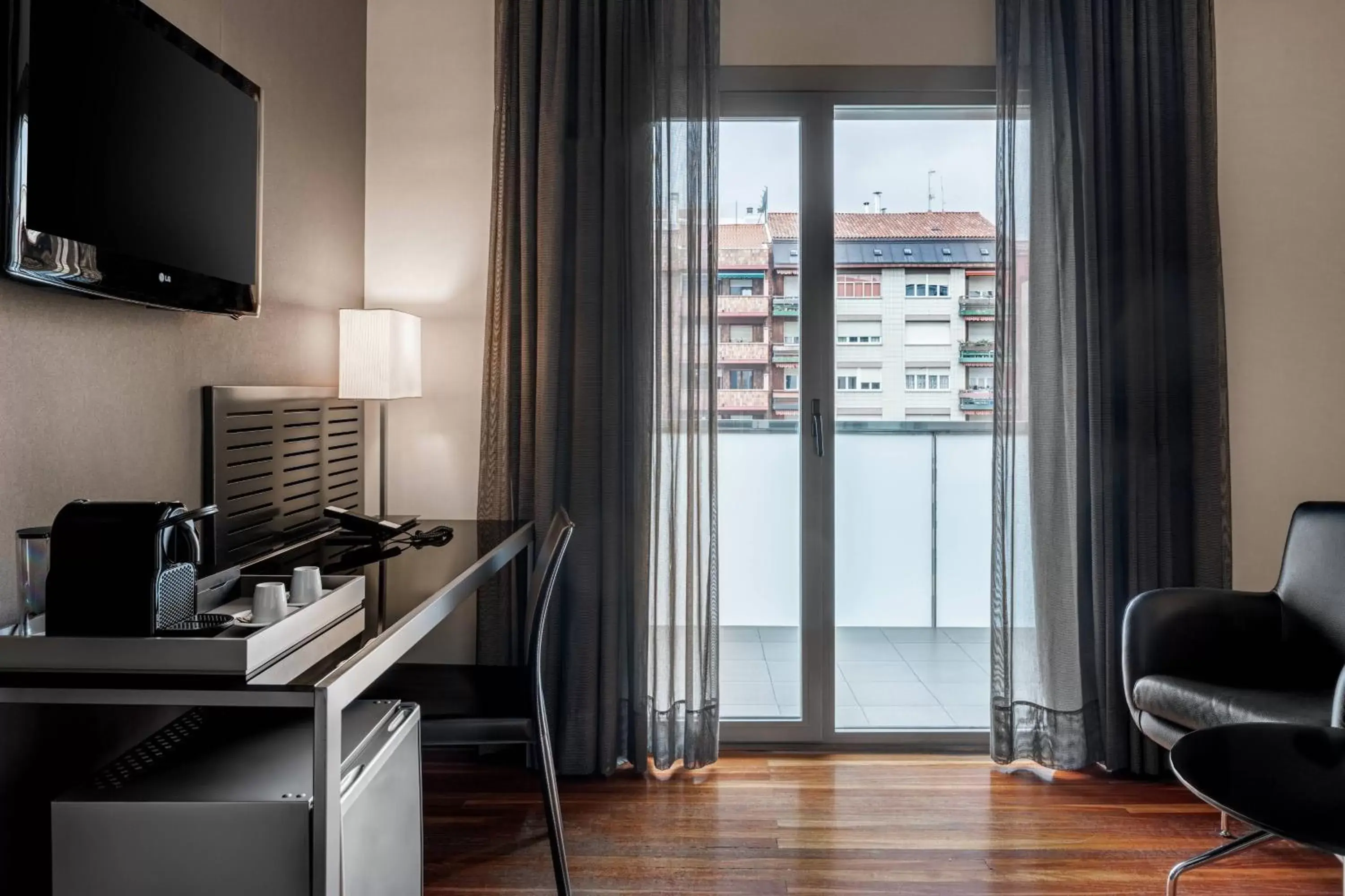 Photo of the whole room, TV/Entertainment Center in AC Hotel General Álava