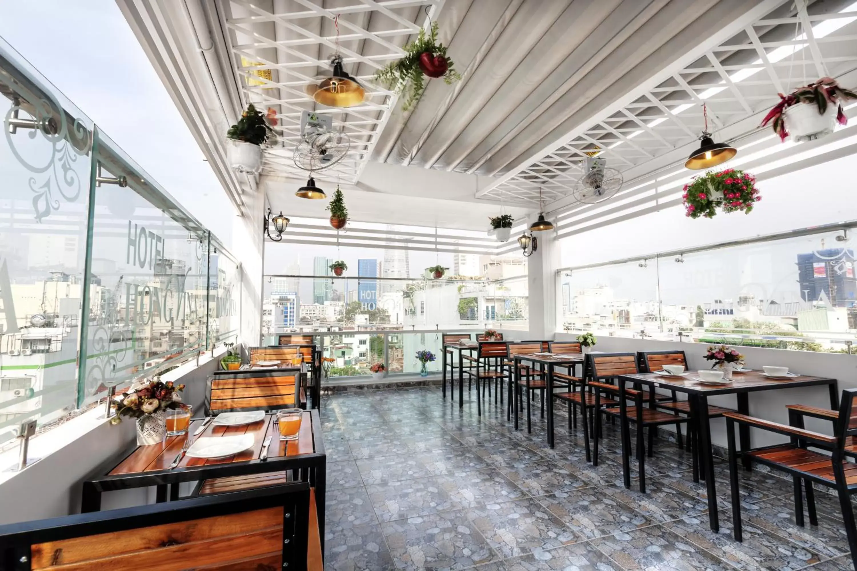 Restaurant/places to eat in Vân Anh Luxury Restaurant/places to eat in Vân Anh Luxury