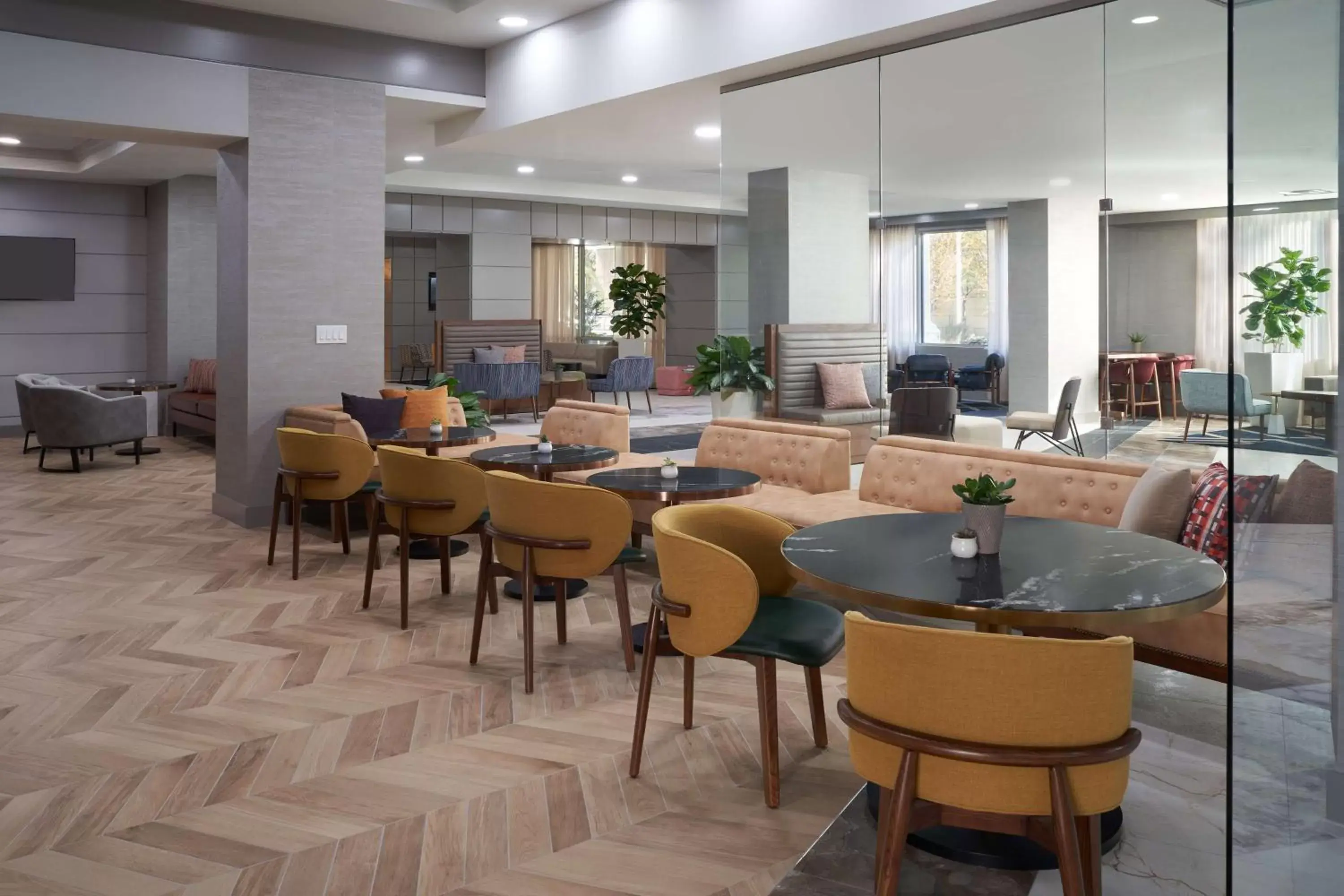Lounge or bar, Restaurant/Places to Eat in The Chifley Houston, Tapestry Collection by Hilton