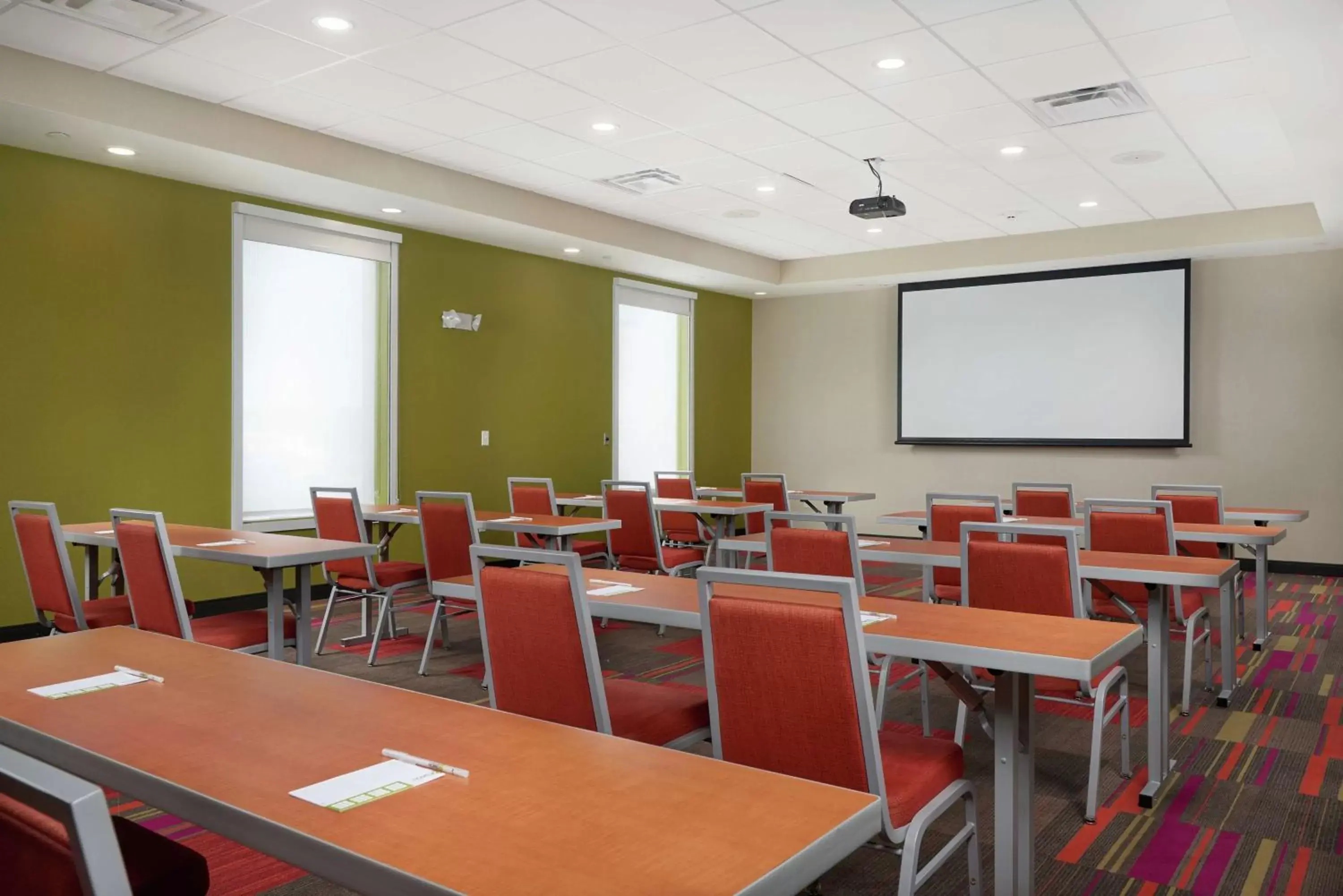 Meeting/conference room in Home2 Suites By Hilton Youngstown