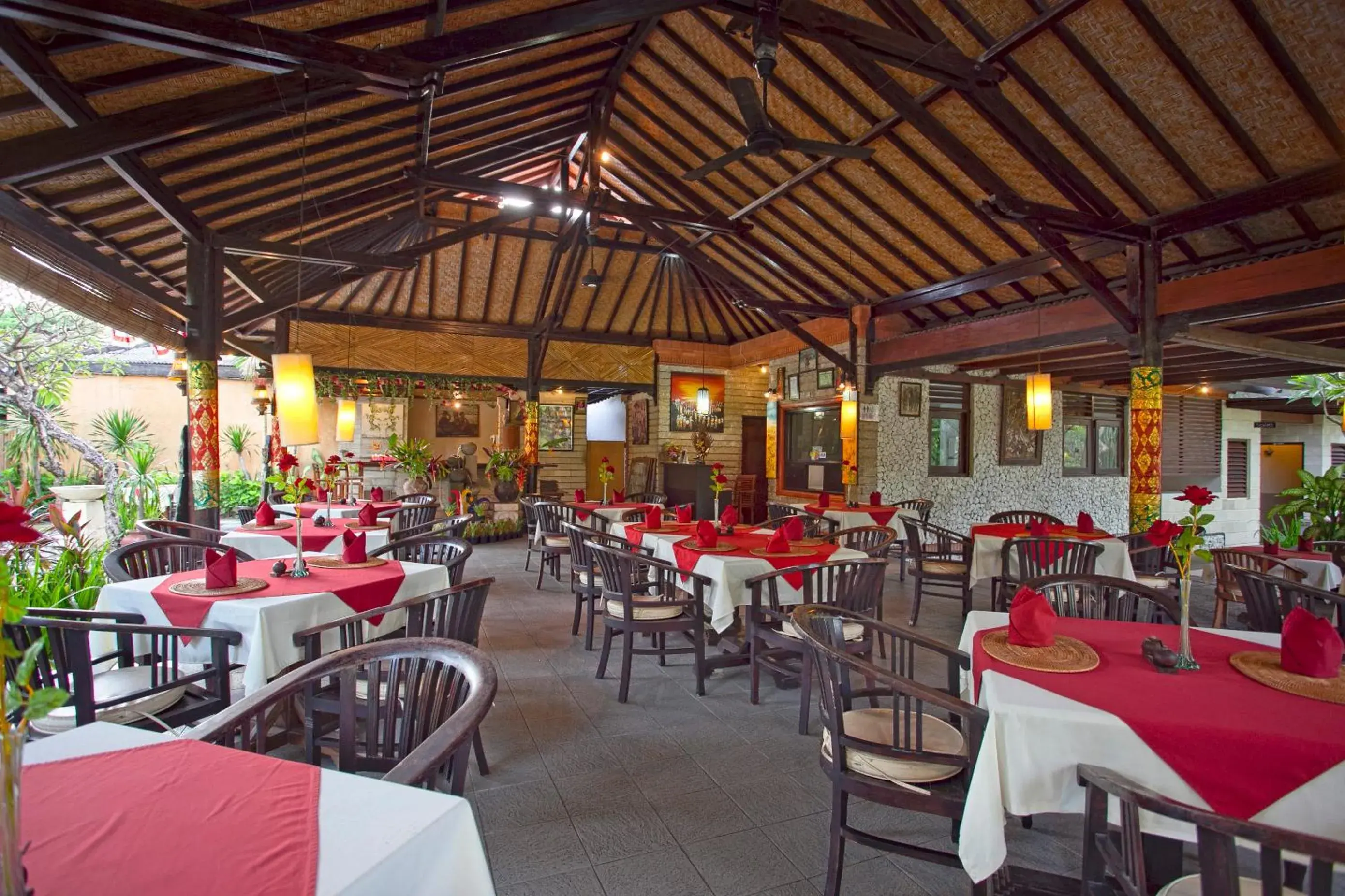 Restaurant/Places to Eat in Natah Bale Villas