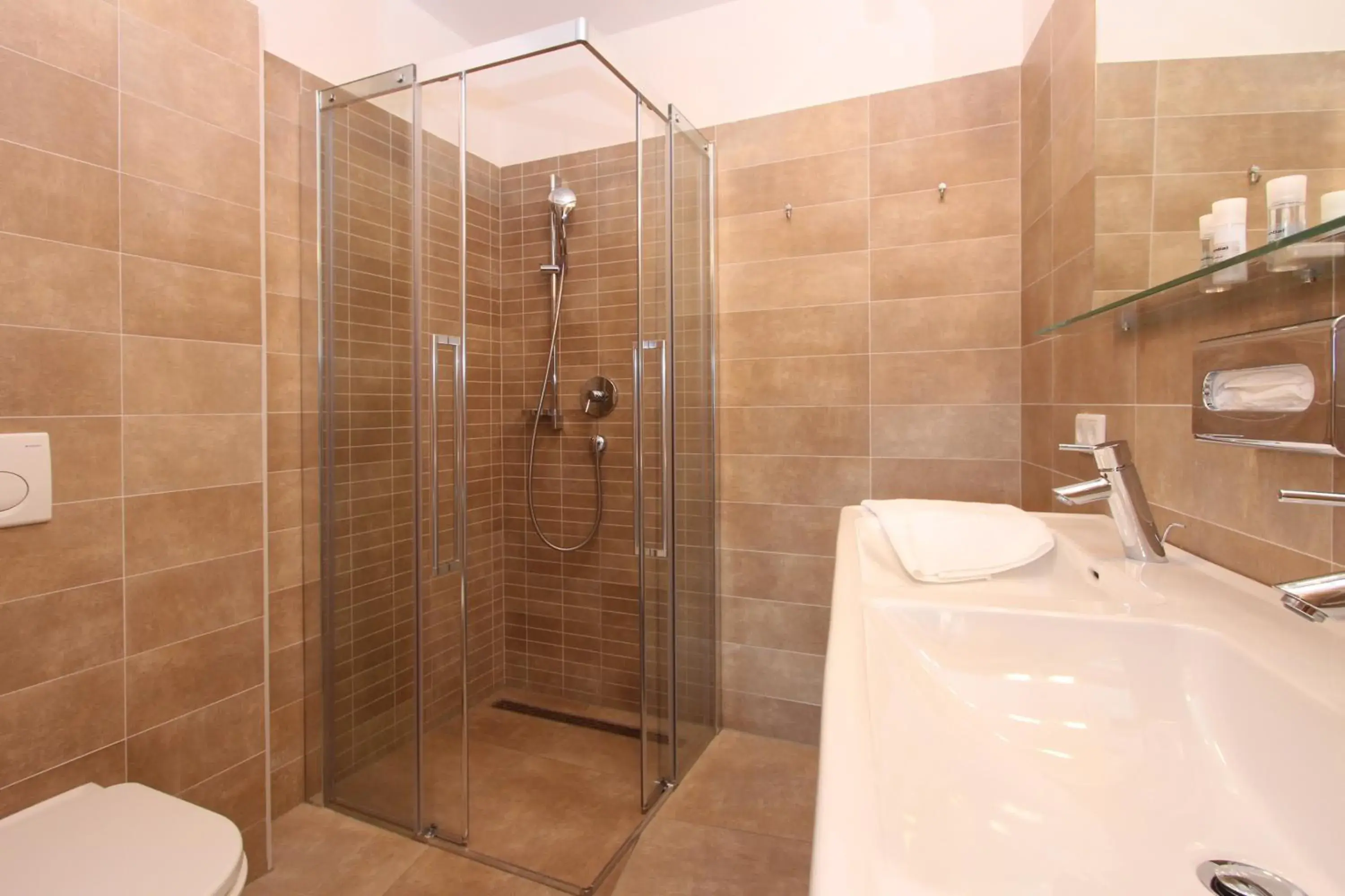 Shower, Bathroom in Avenida Mountain Resort by Alpin Rentals