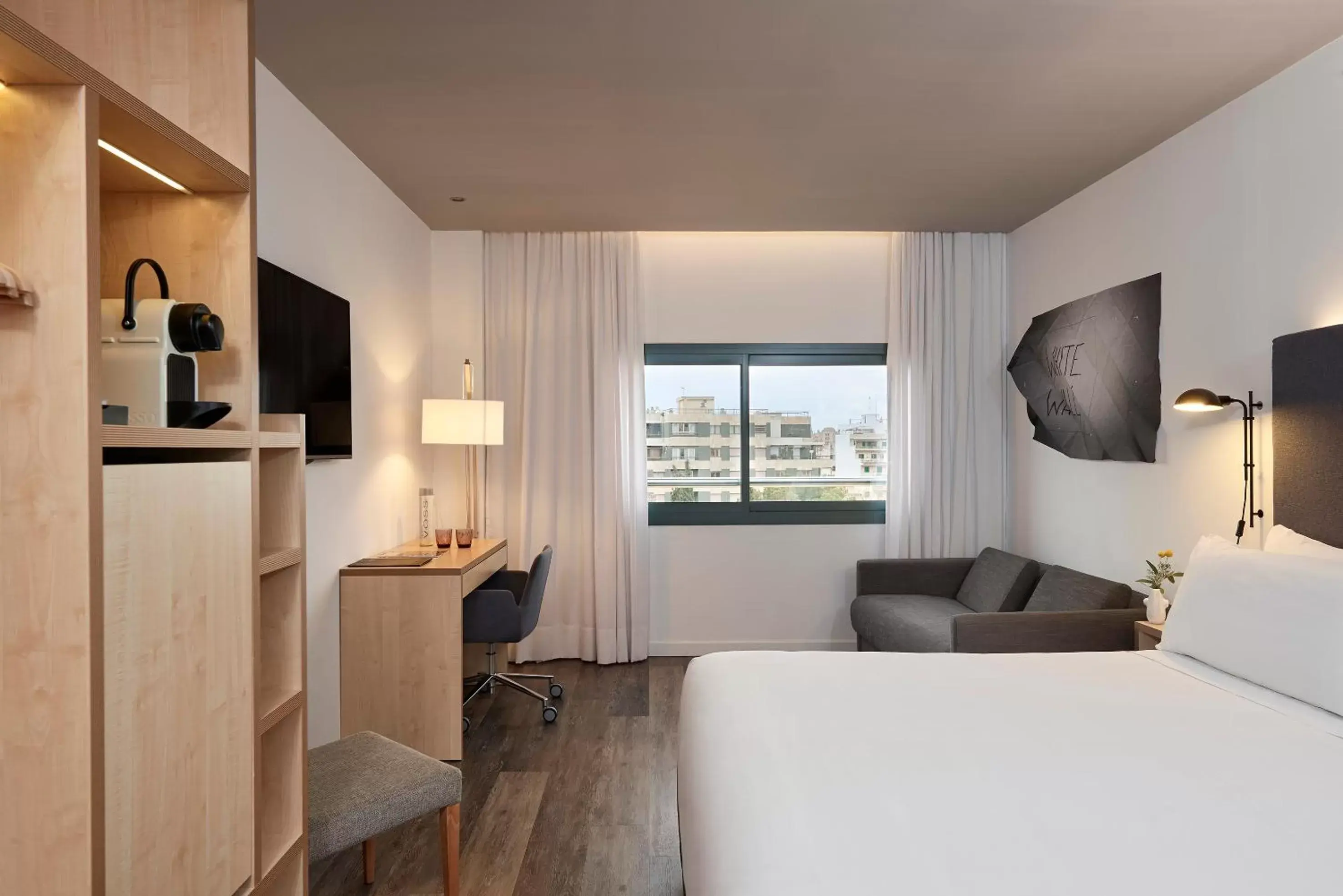 Photo of the whole room in INNSiDE by Meliá Palma Center