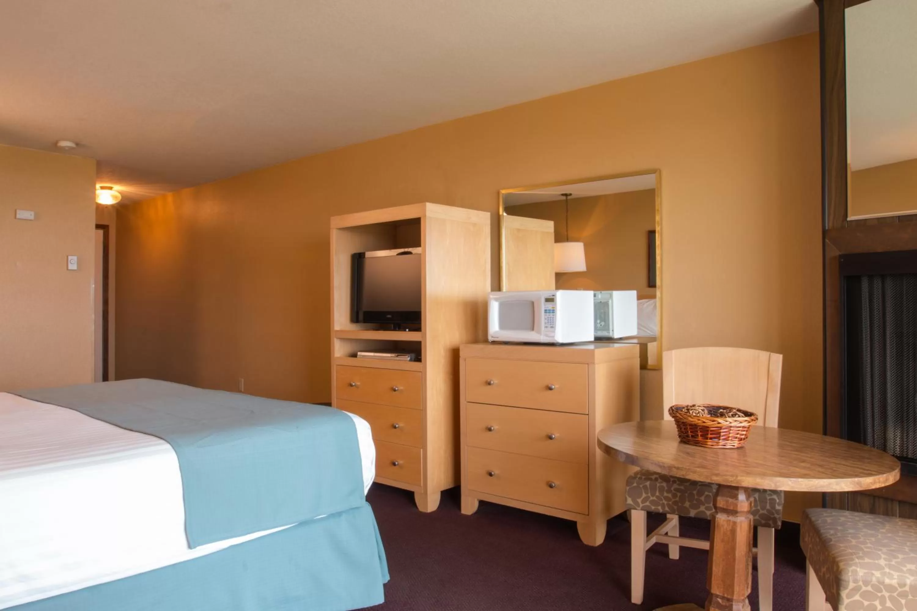 Decorative detail, Bed in Hi Tide Oceanfront Inn