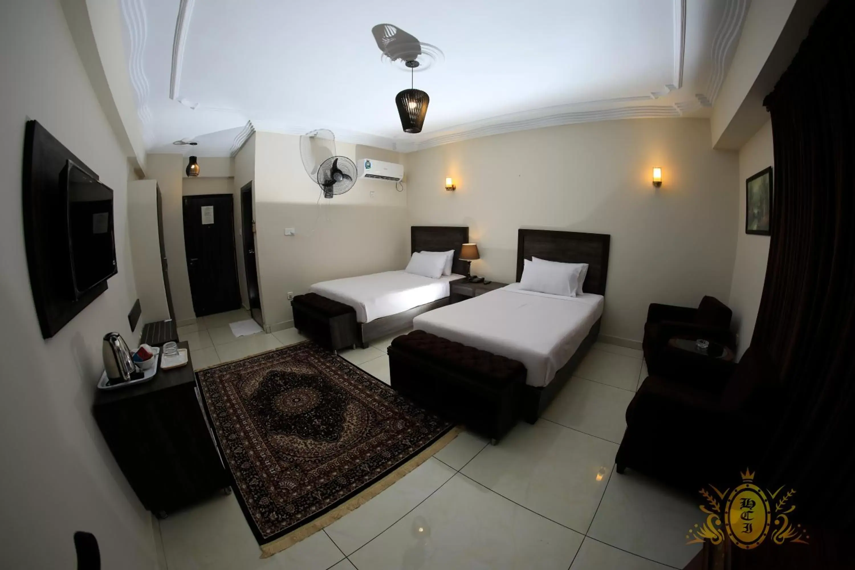 Bed in Hotel Crown Inn
