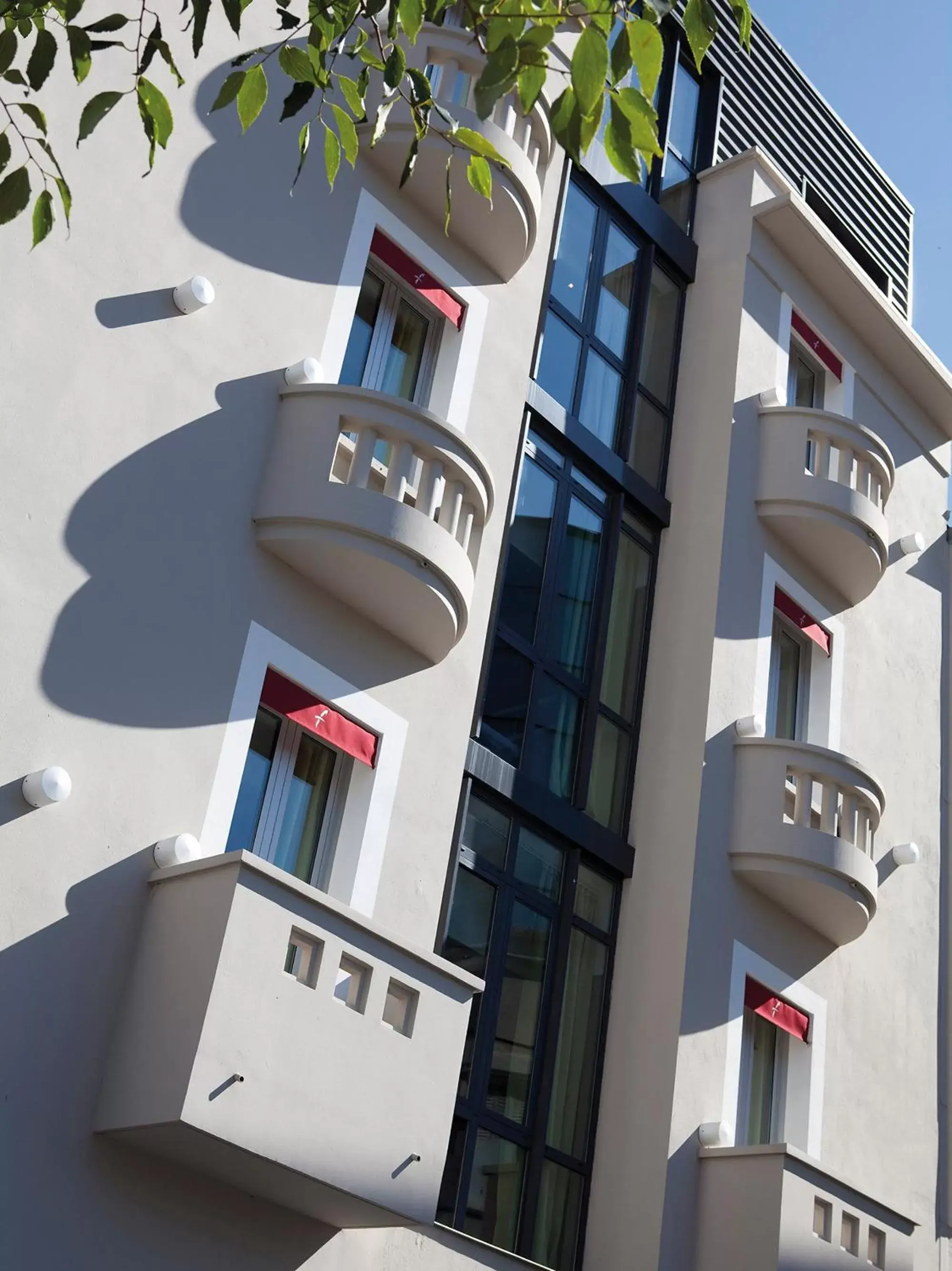 Facade/entrance, Property Building in Hotel De France