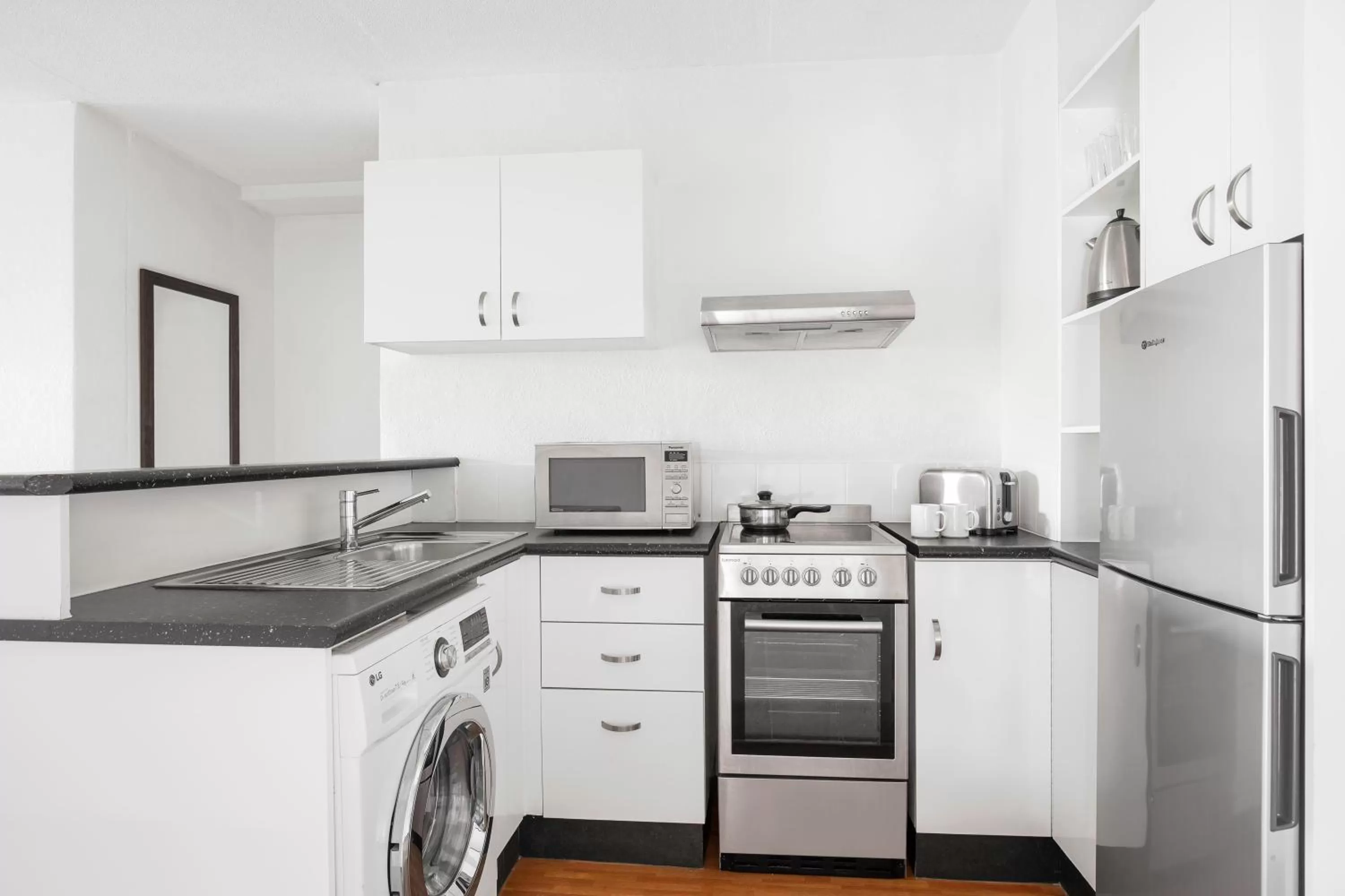 Kitchen or kitchenette in BreakFree Adelaide