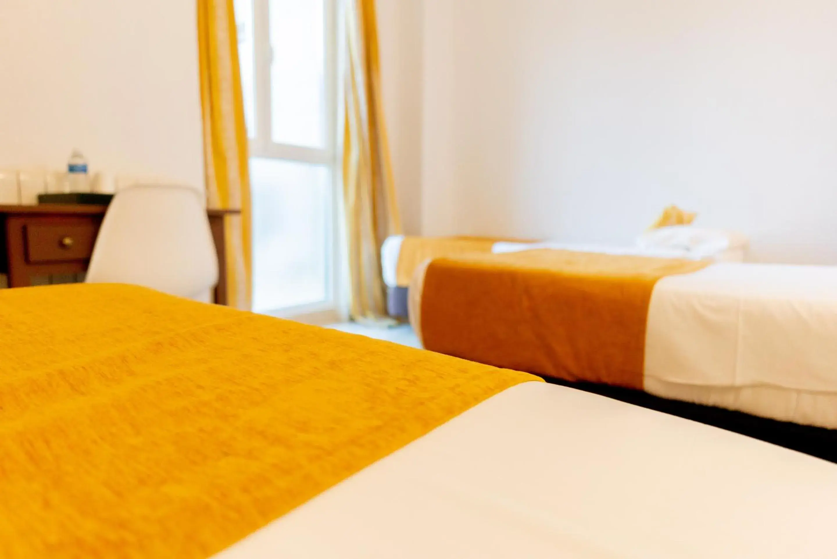 Basic Triple Room in Hostal Josefina-Gran Vía Basic Triple Room in Hostal Josefina-Gran Vía