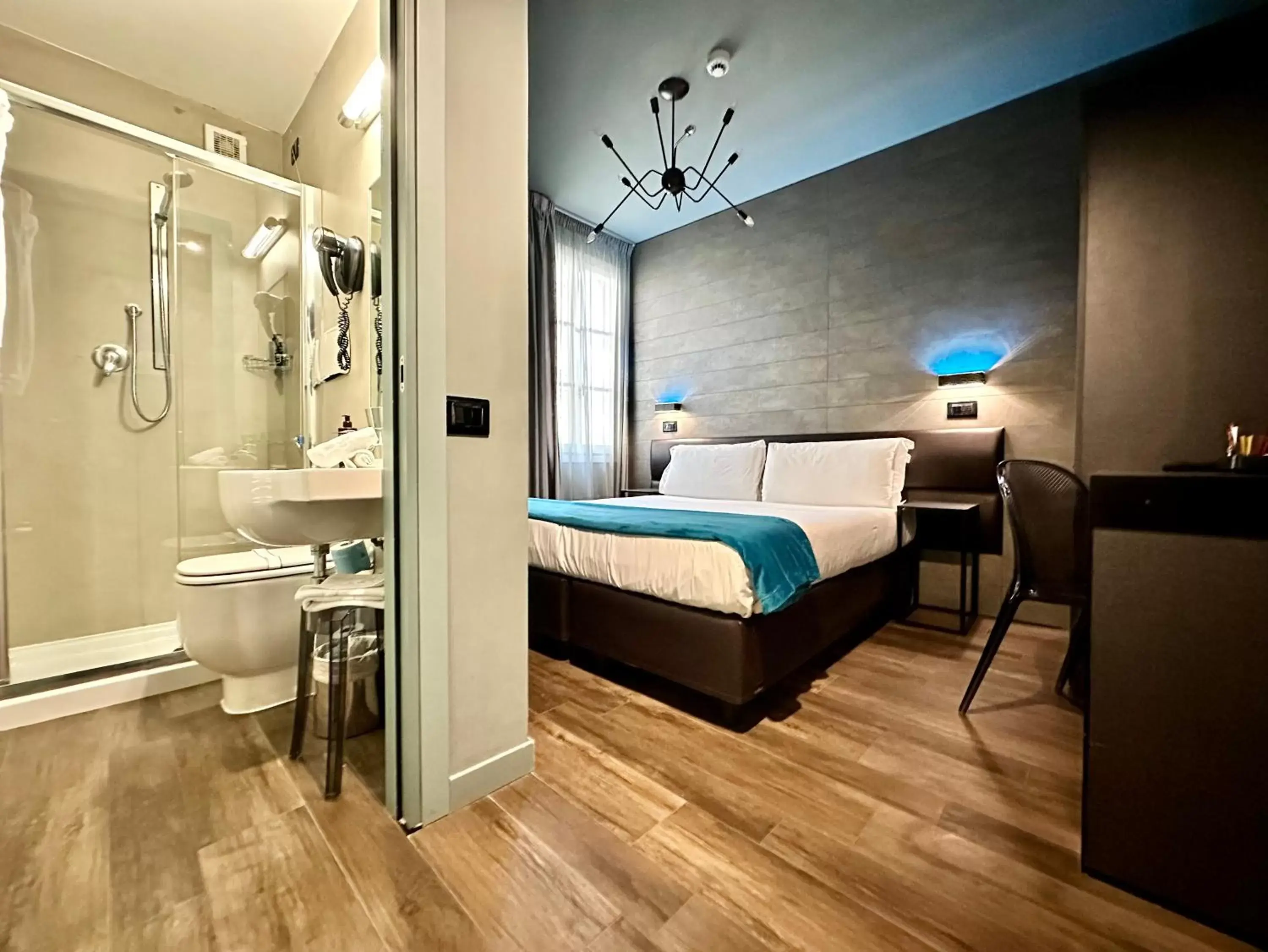 Bedroom, Bathroom in Globus Urban Hotel