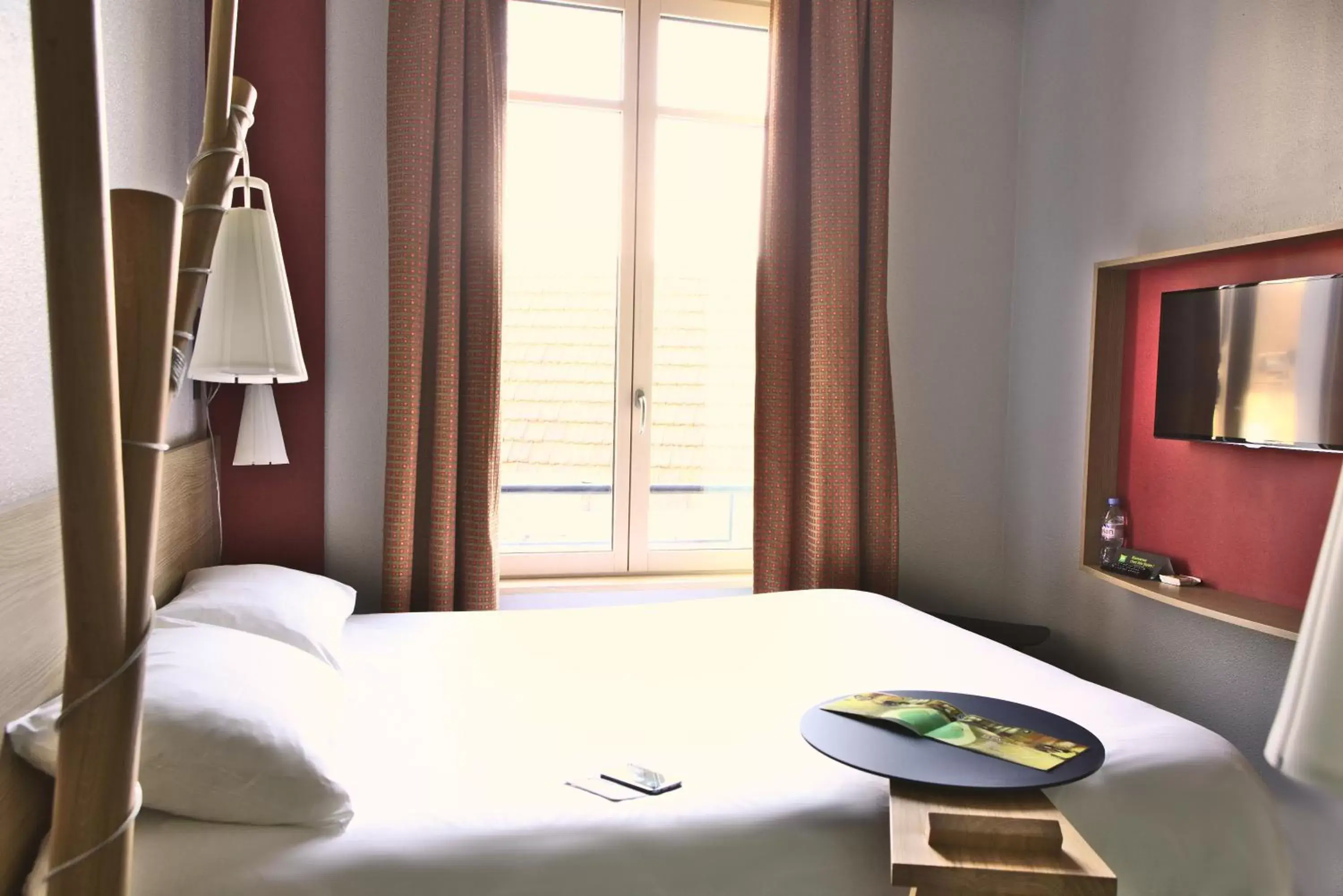 Bedroom, Bed in ibis Styles Moulins Centre