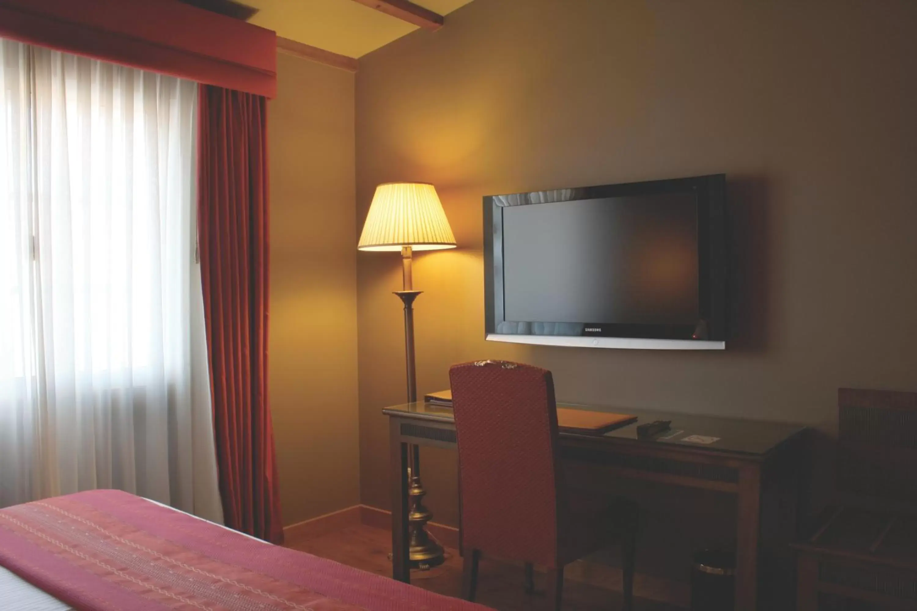 TV and multimedia, TV/Entertainment Center in Gran Hotel Los Abetos