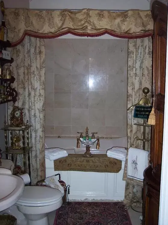 Shower, Bathroom in Shadowlawn Bed and Breakfast