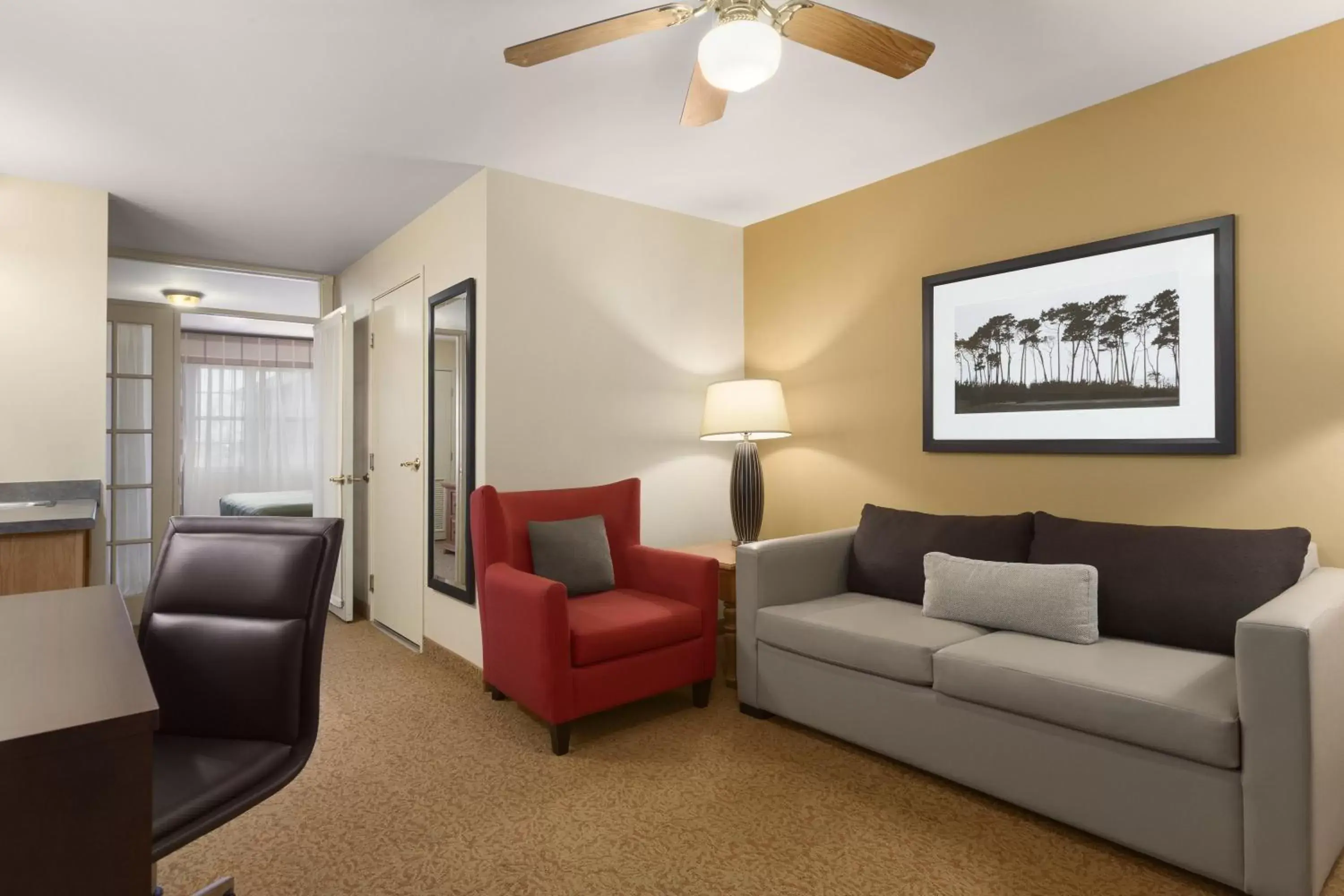 Seating Area in Country Inn & Suites by Radisson, Rochester South, MN