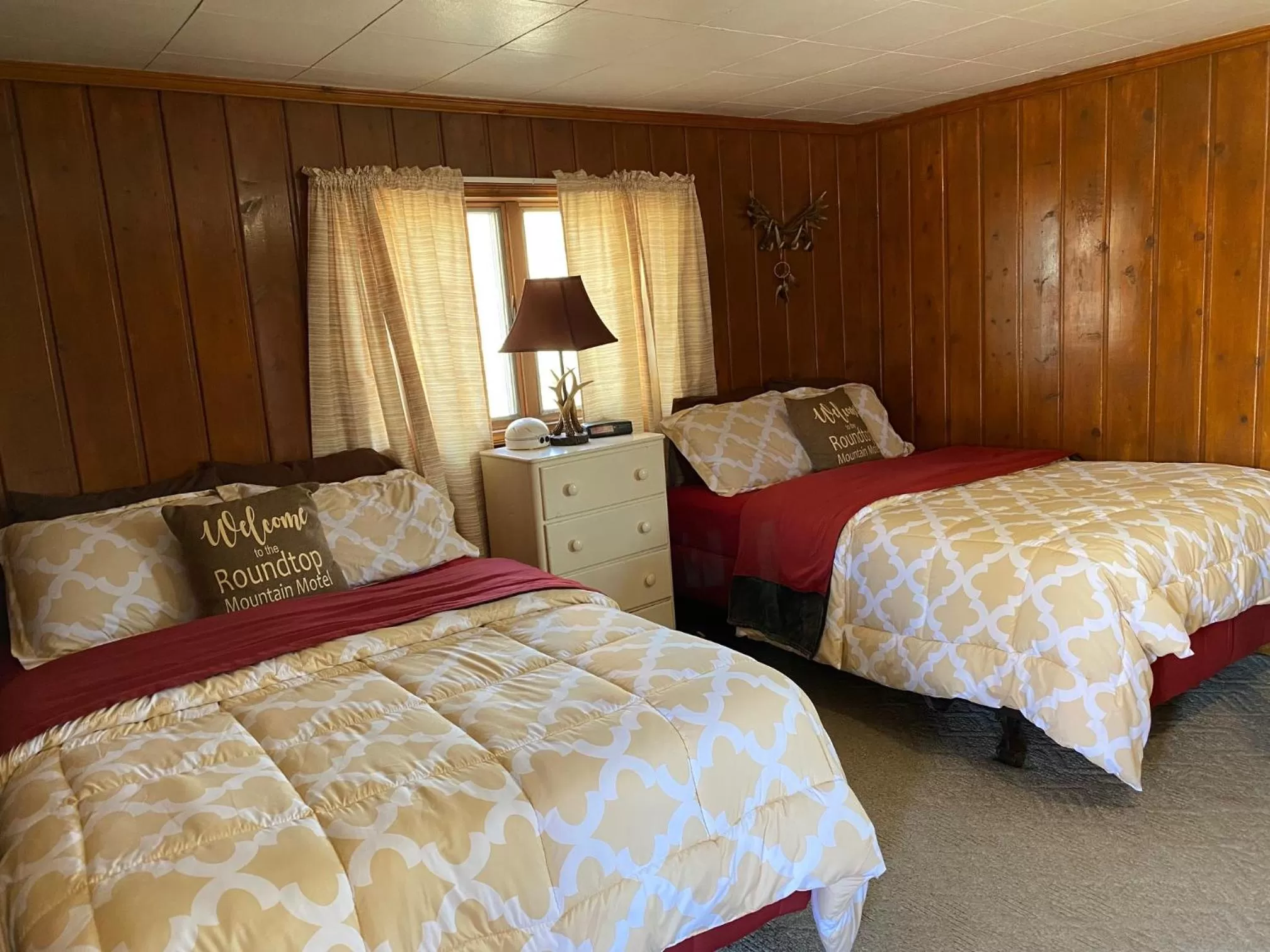 Bed in Roundtop Mountain Vista - Cabins and Motel