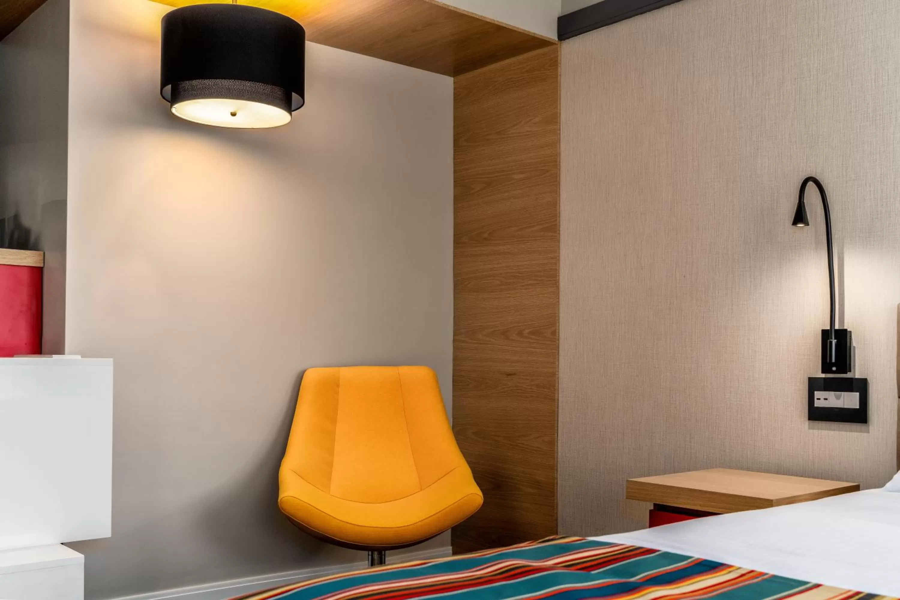 Seating area, Bed in Century Park Hotel LA