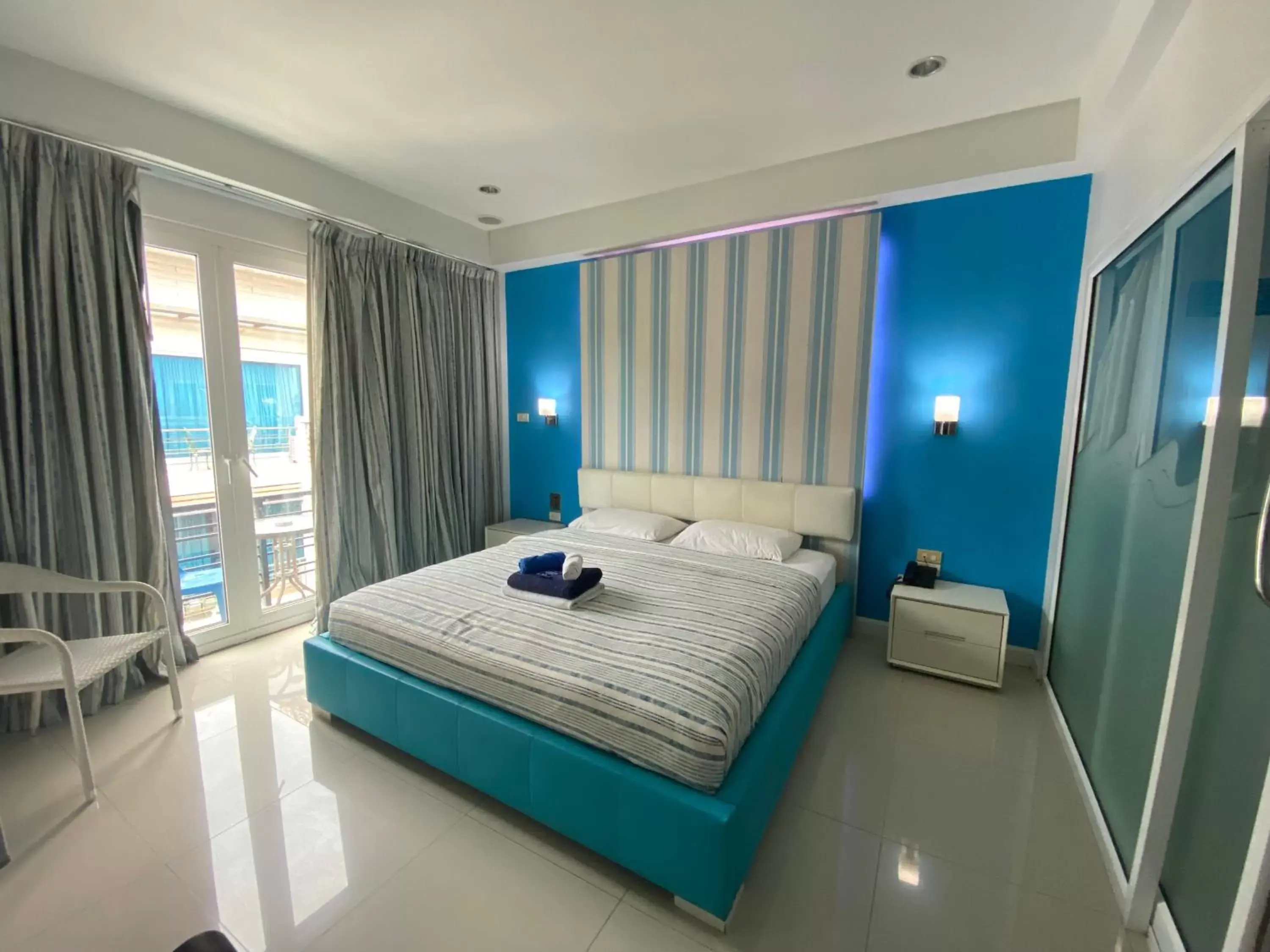 Bed in Access Inn Pattaya