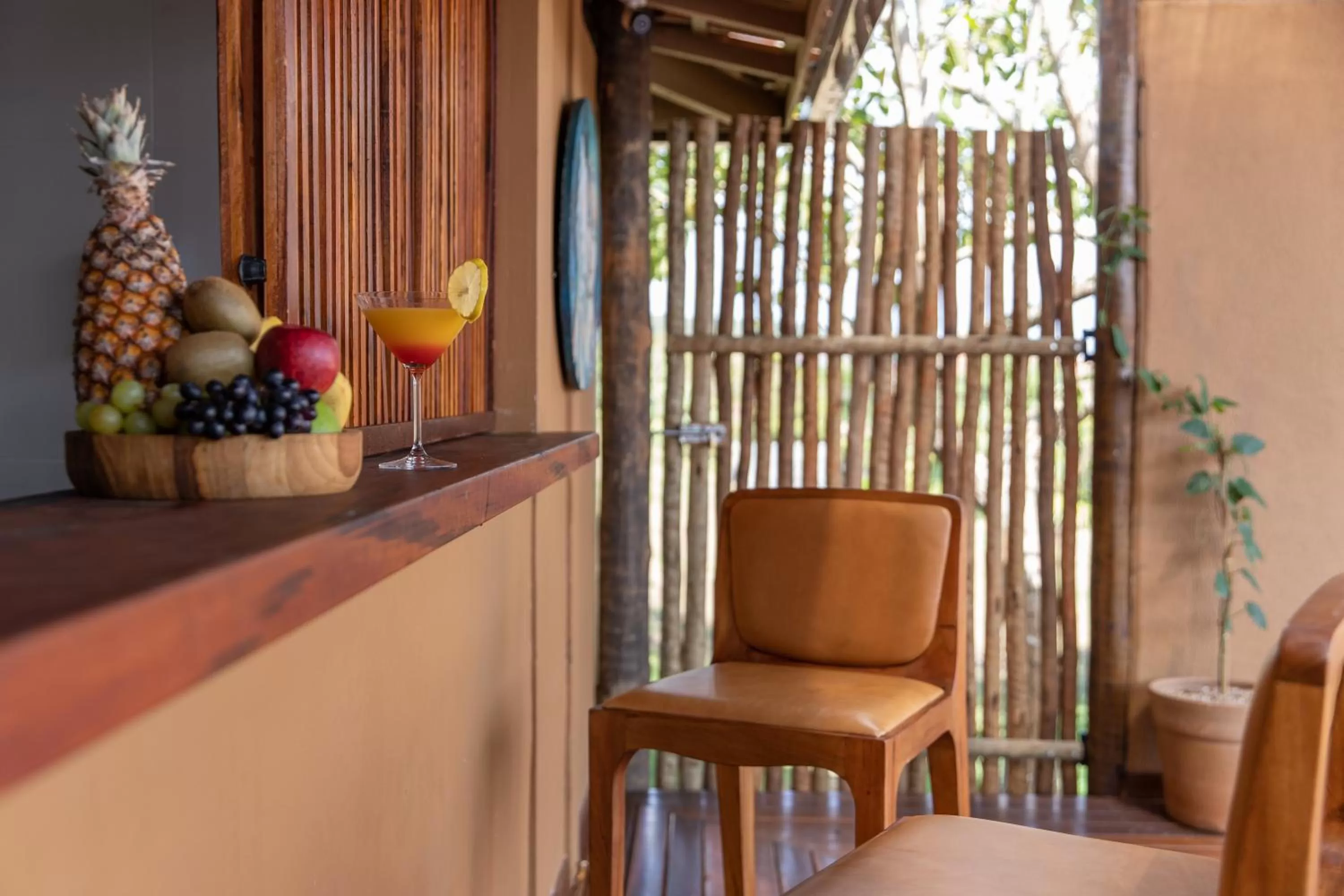 Restaurant/places to eat in Jubarte Hotel by Insólito